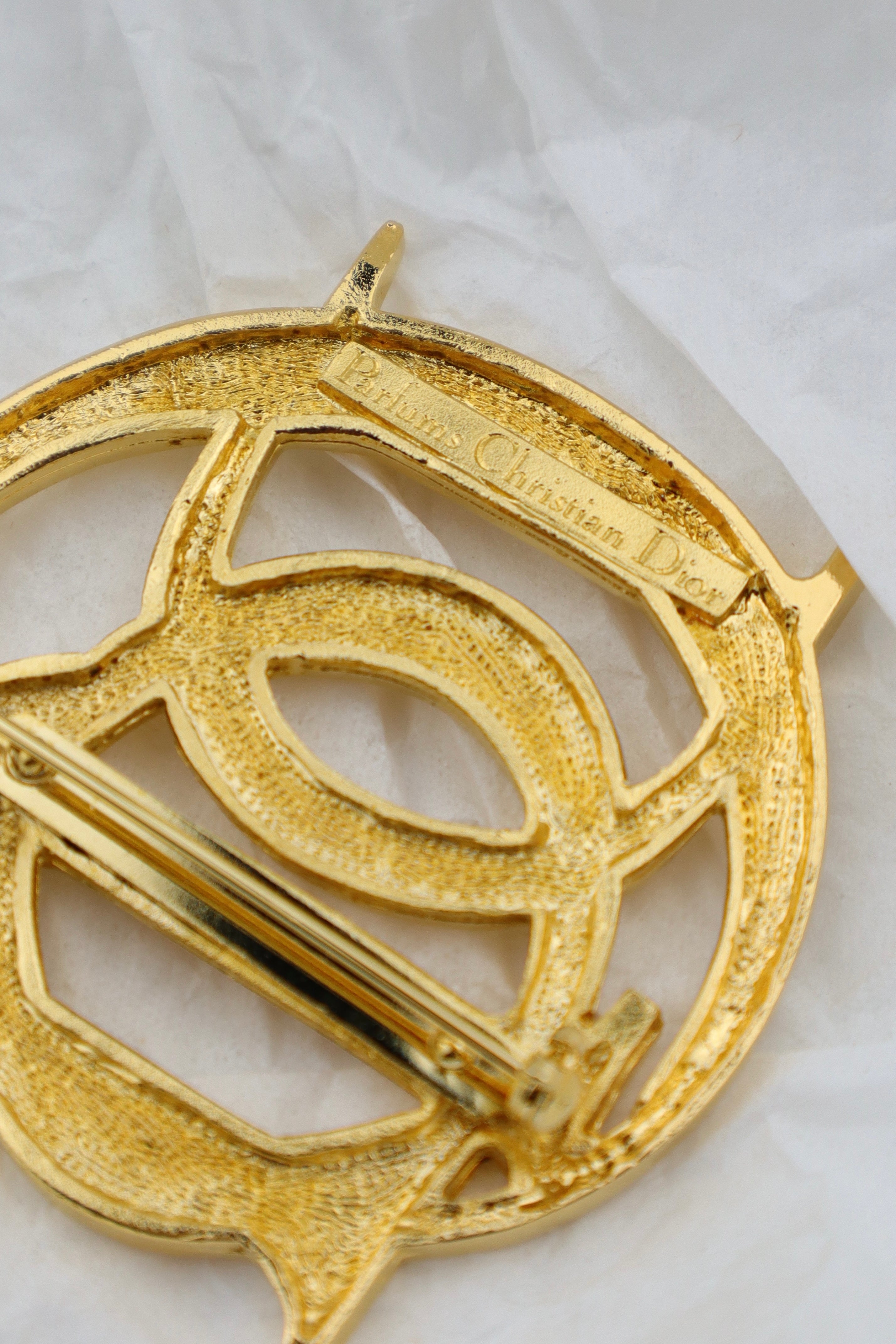 Christian Dior - broszka z monogramem