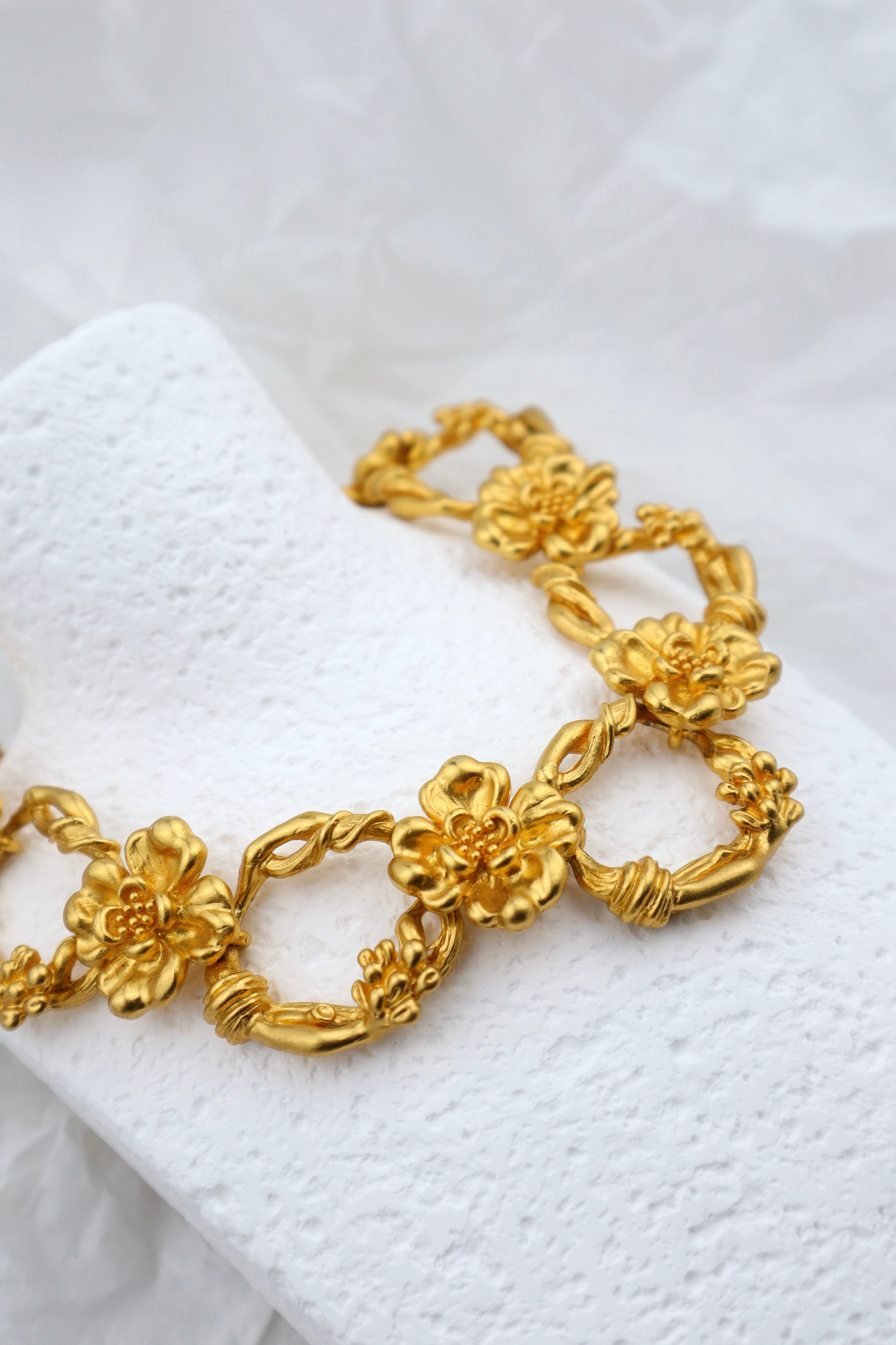 KENZO - złocona kolia z kwiecistych ogniw