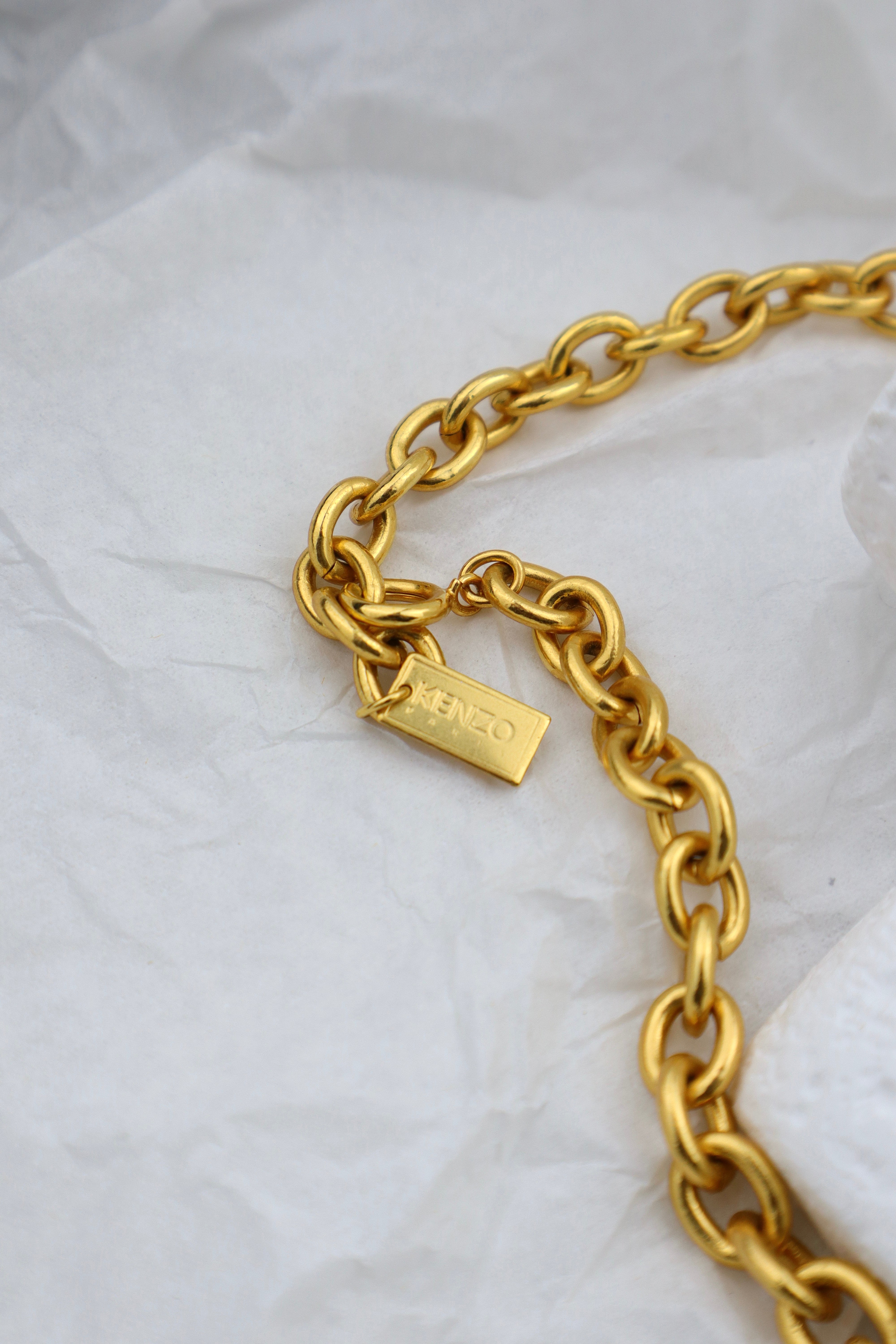 Kenzo - pozłacany naszyjnik w kwiatowy motyw