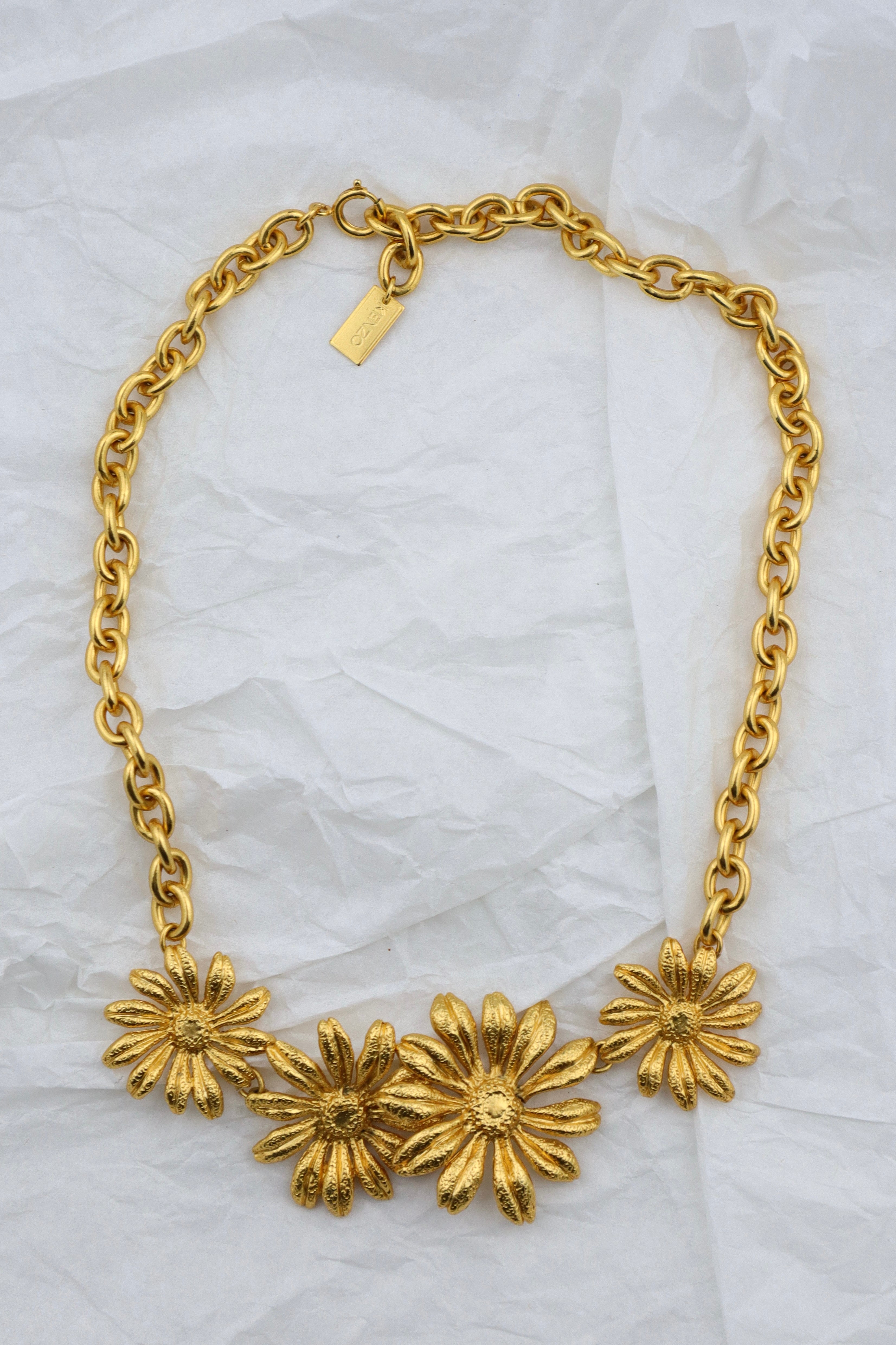 Kenzo - pozłacany naszyjnik w kwiatowy motyw