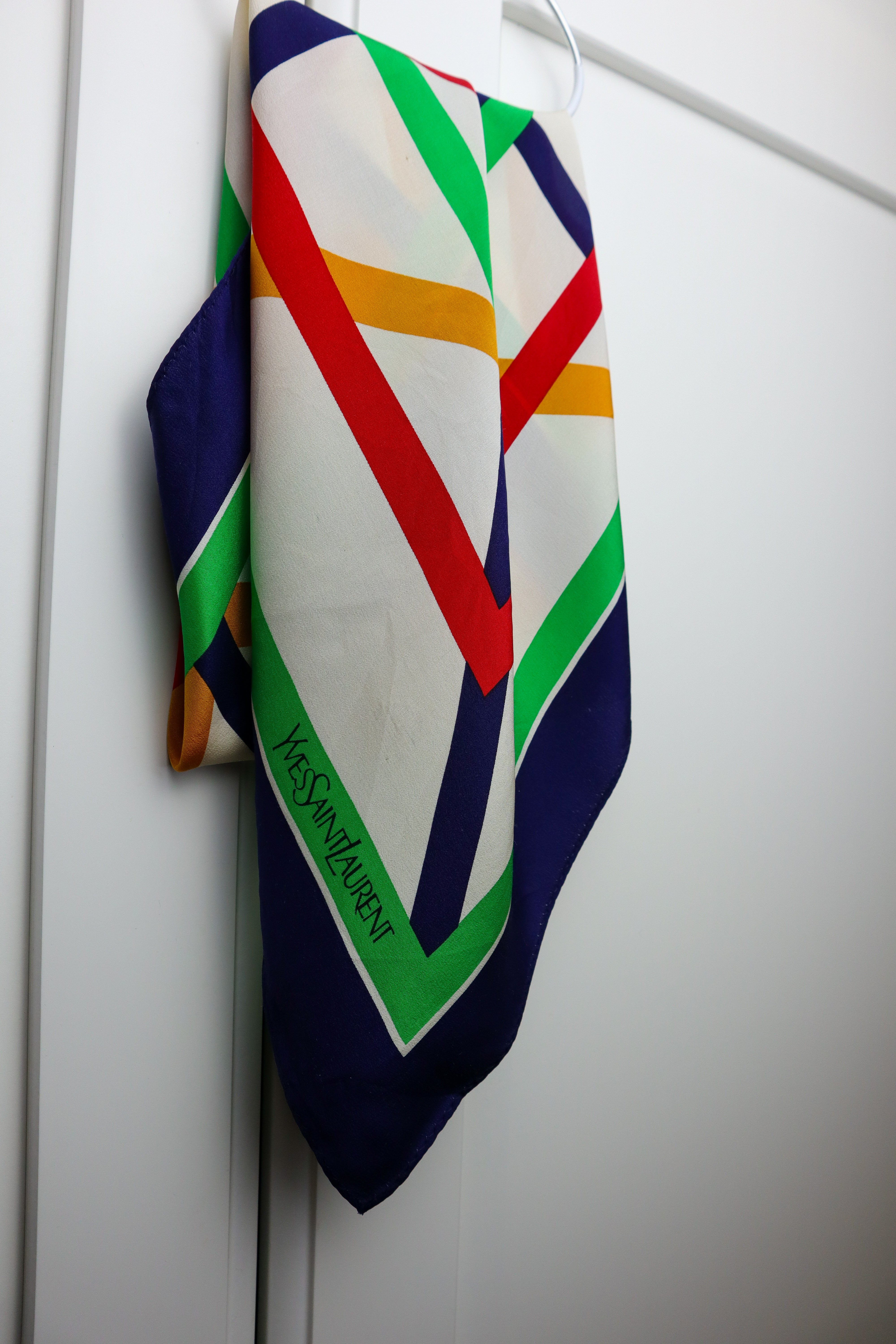 Yves Saint Laurent - jedwabna apaszka "Colorblock"