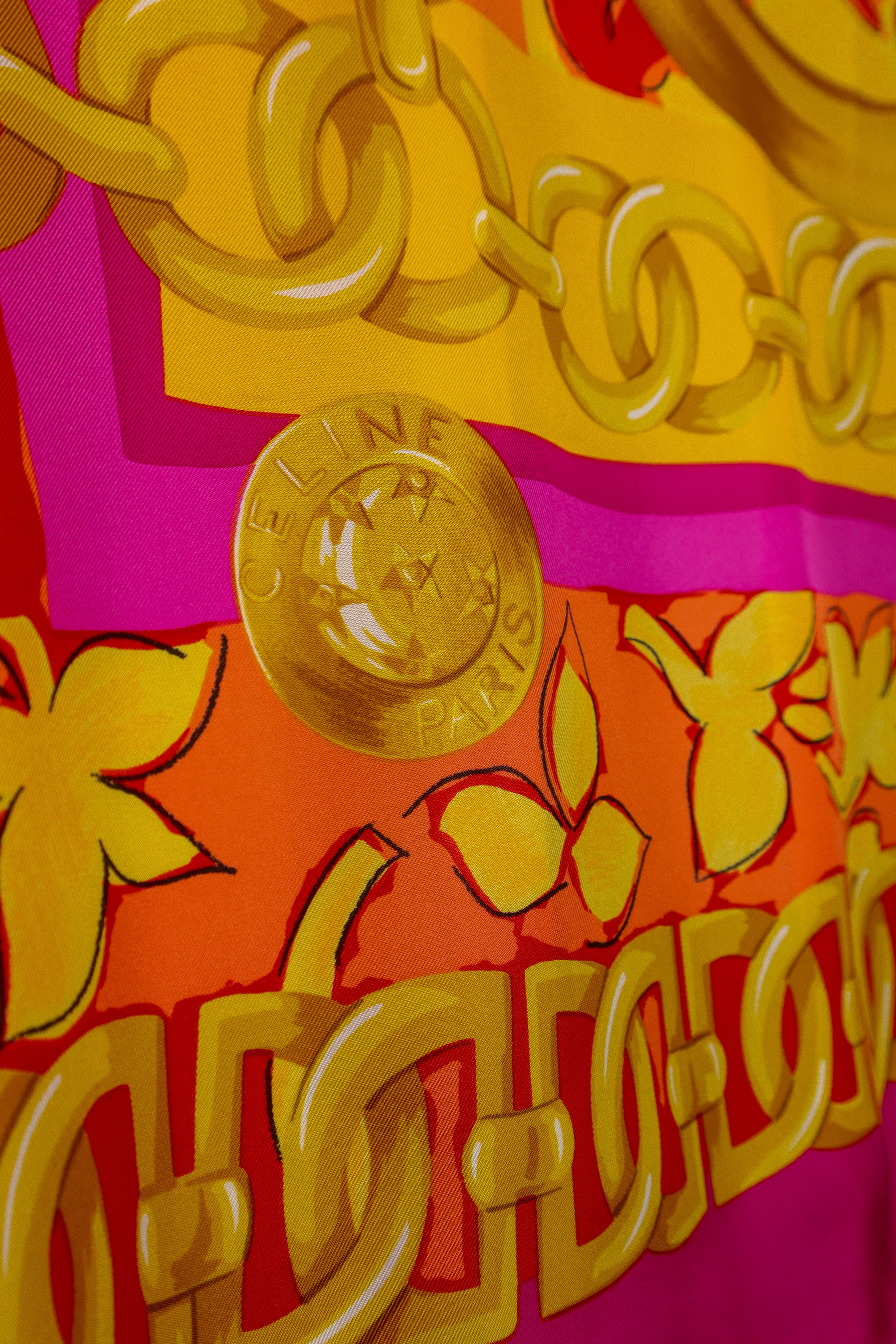 Celine - jedwabna apaszka „Royal Pink Medallion”