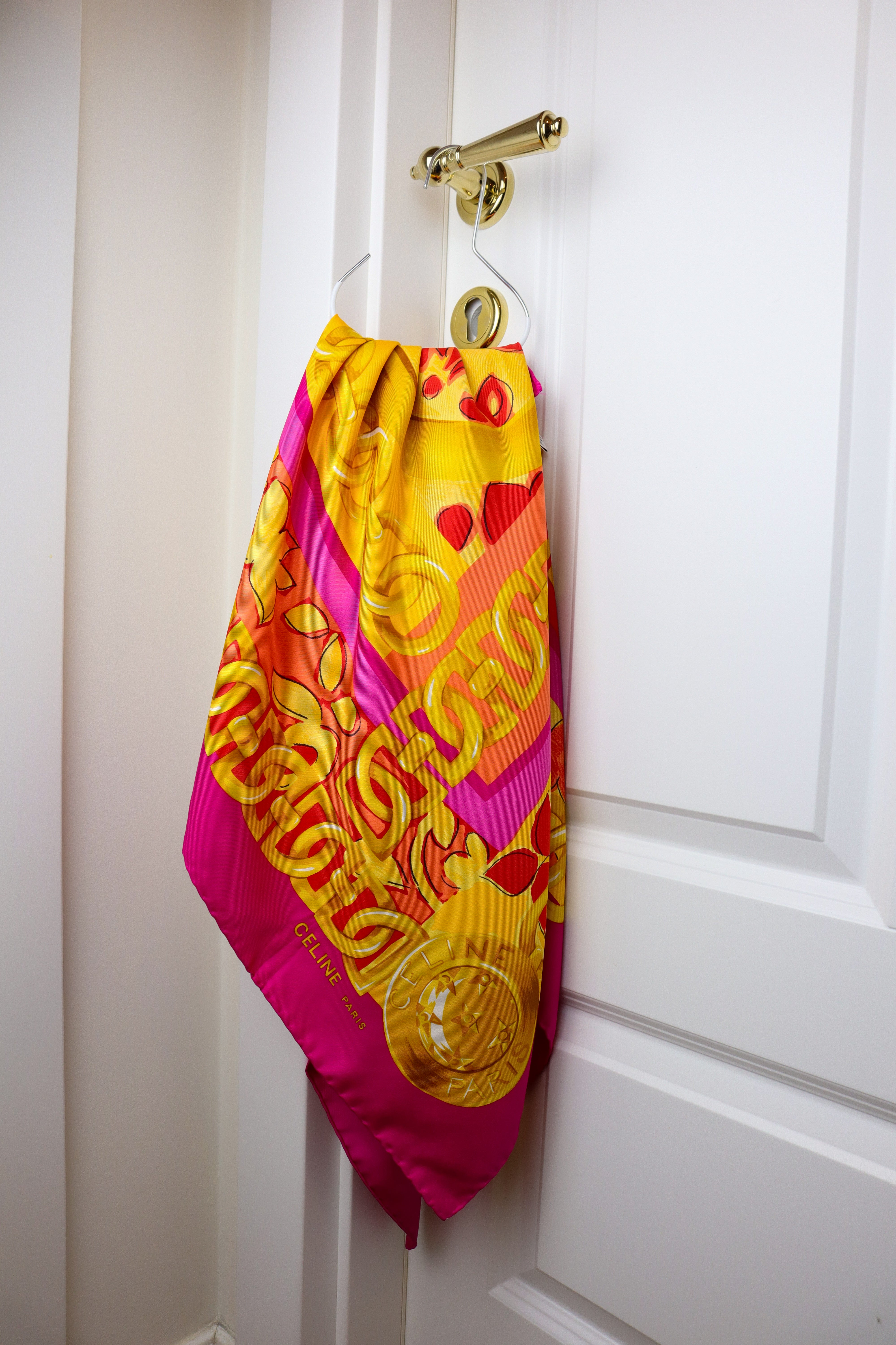 Celine - jedwabna apaszka „Royal Pink Medallion”