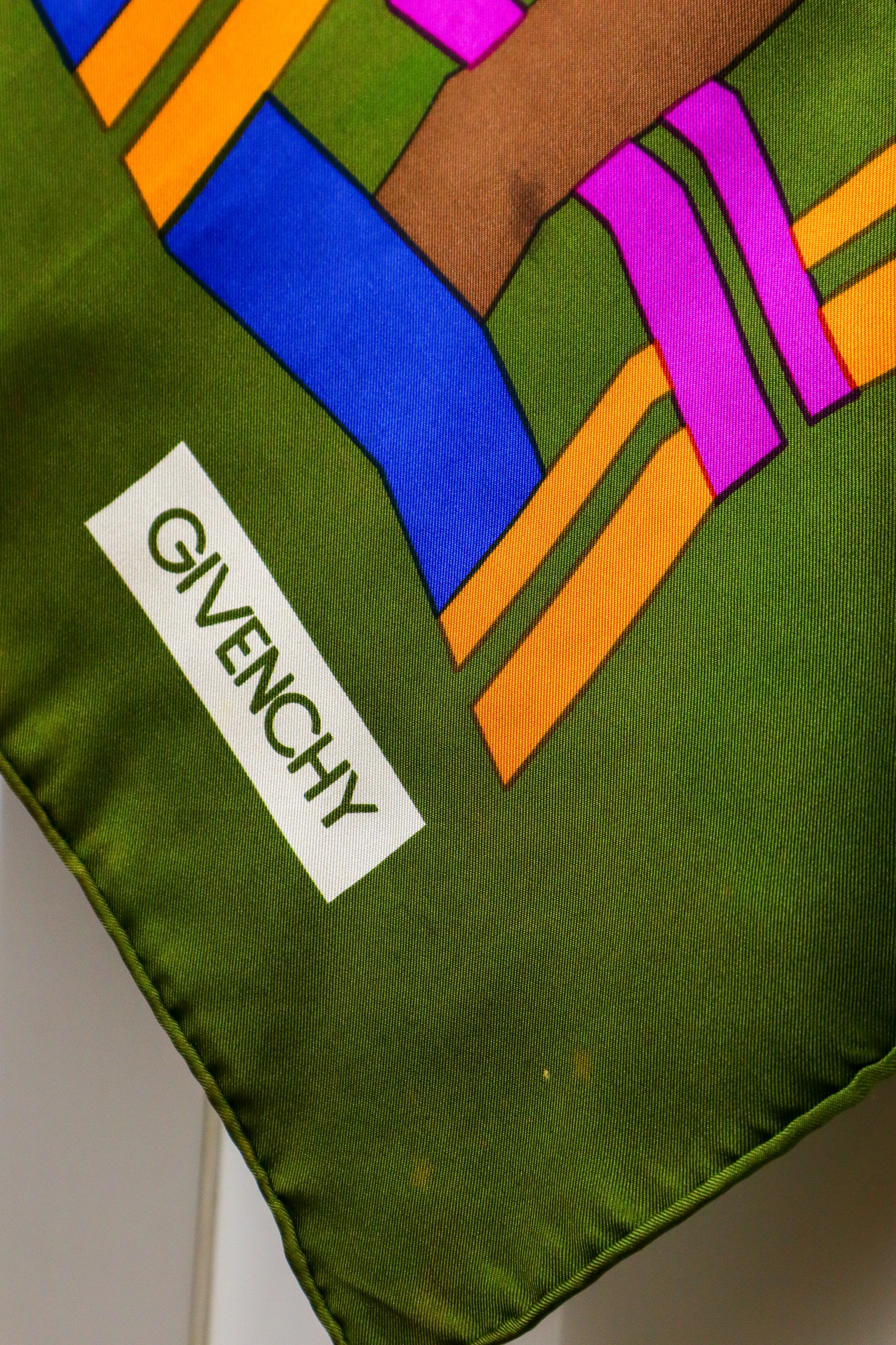 Givenchy - jedwabna apaszka „Color Weave”