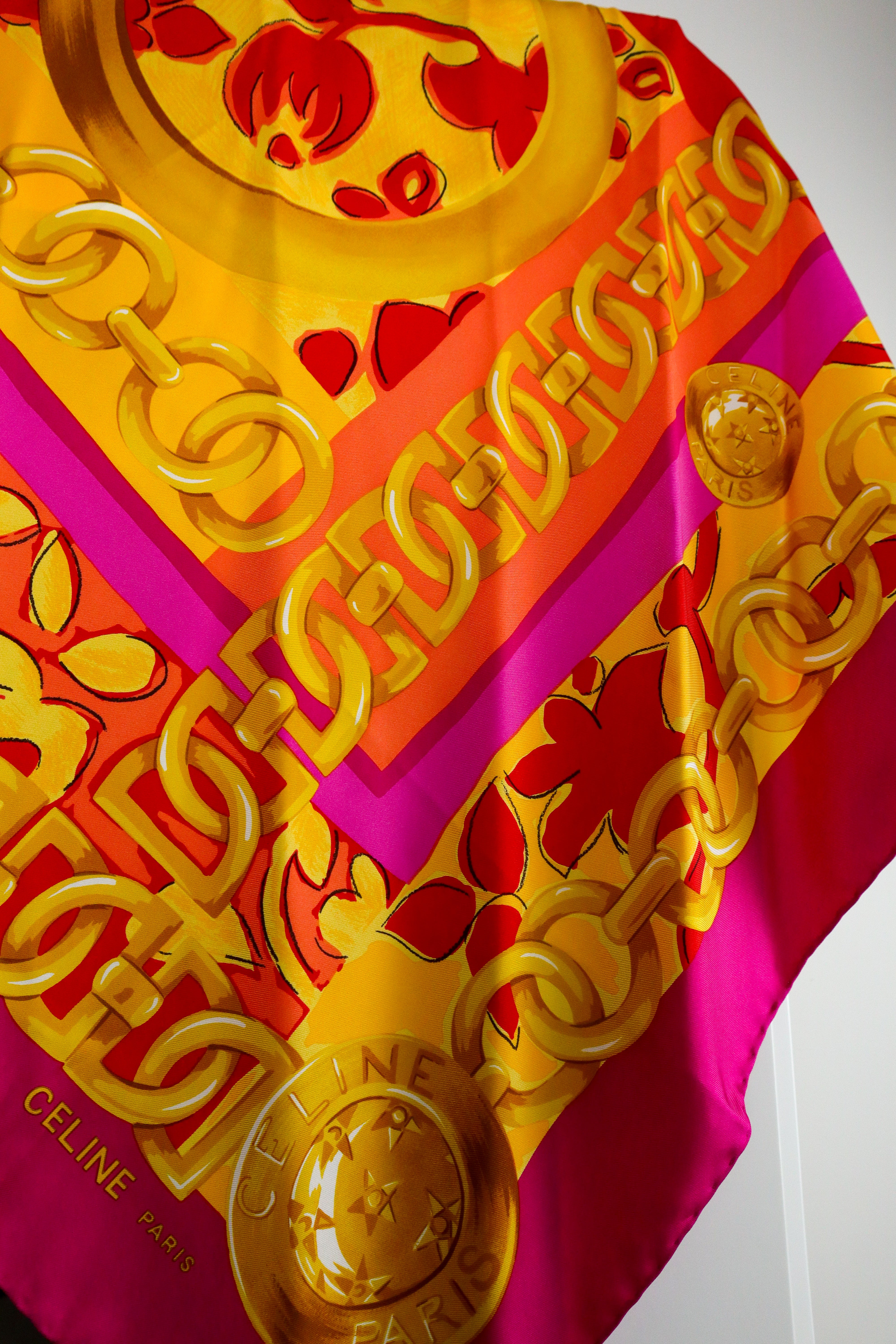 Celine - jedwabna apaszka „Royal Pink Medallion”