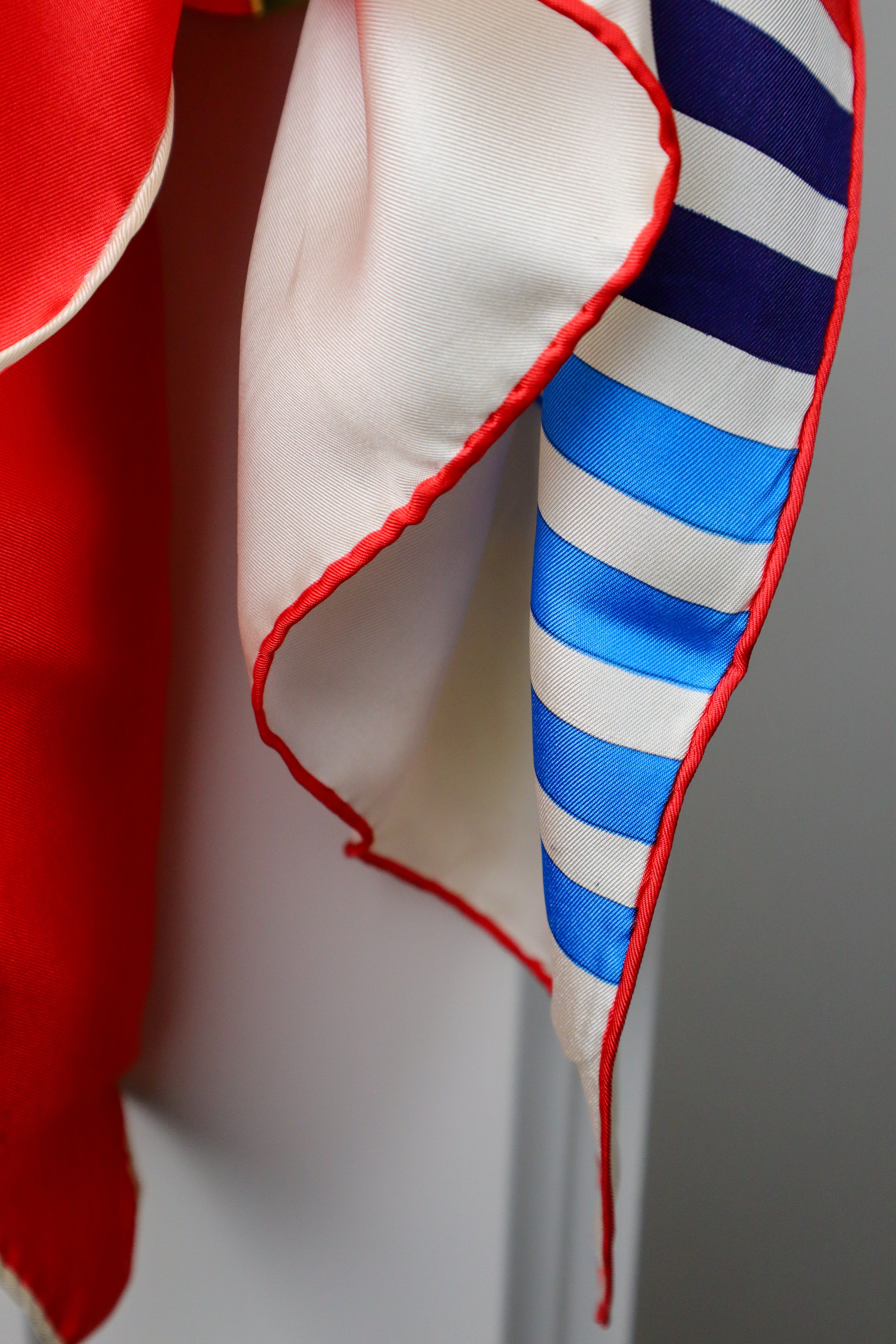 Christian Dior - jedwabna apaszka "Marine Lines"