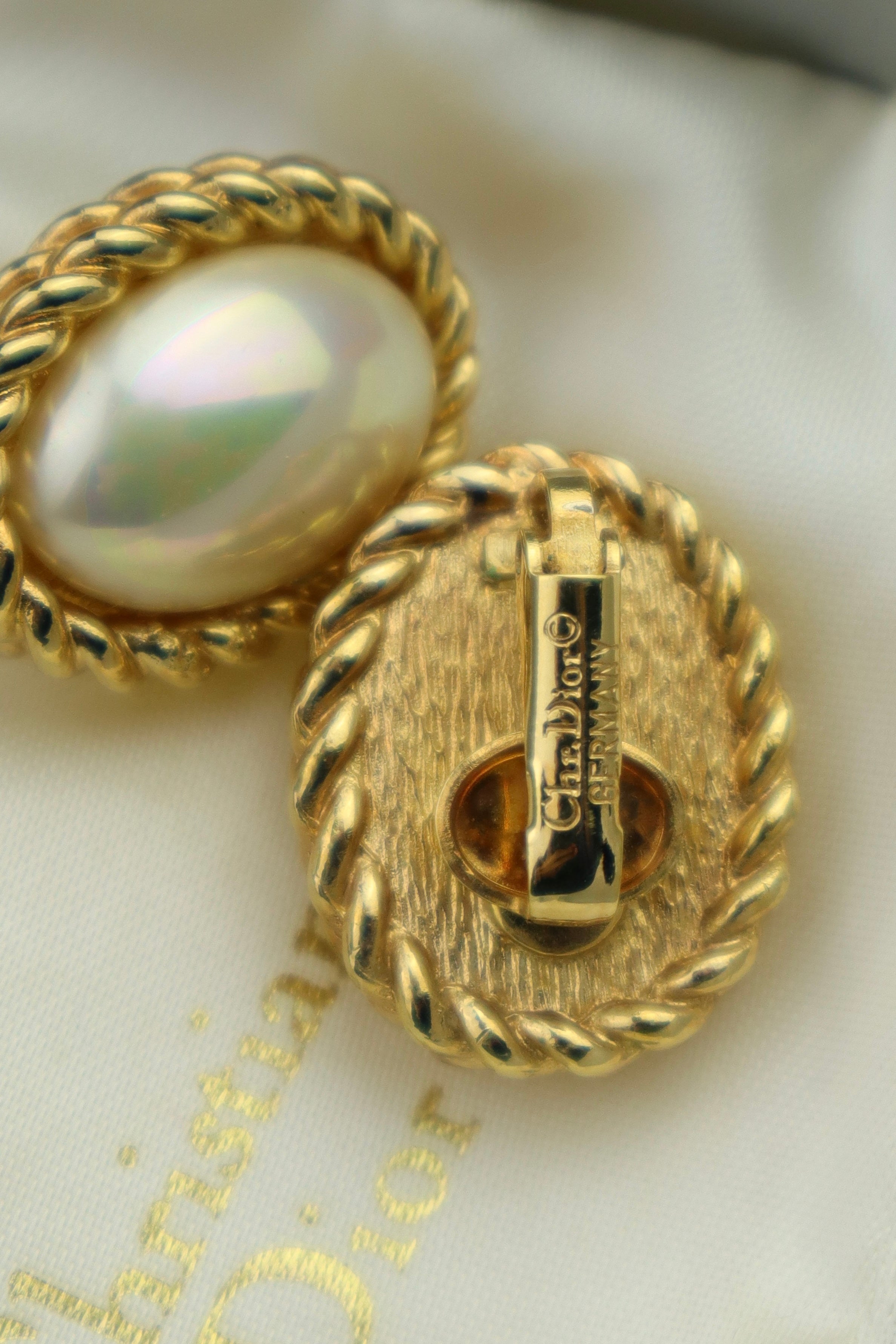 Christian Dior - owalne klipsy rope z perłą