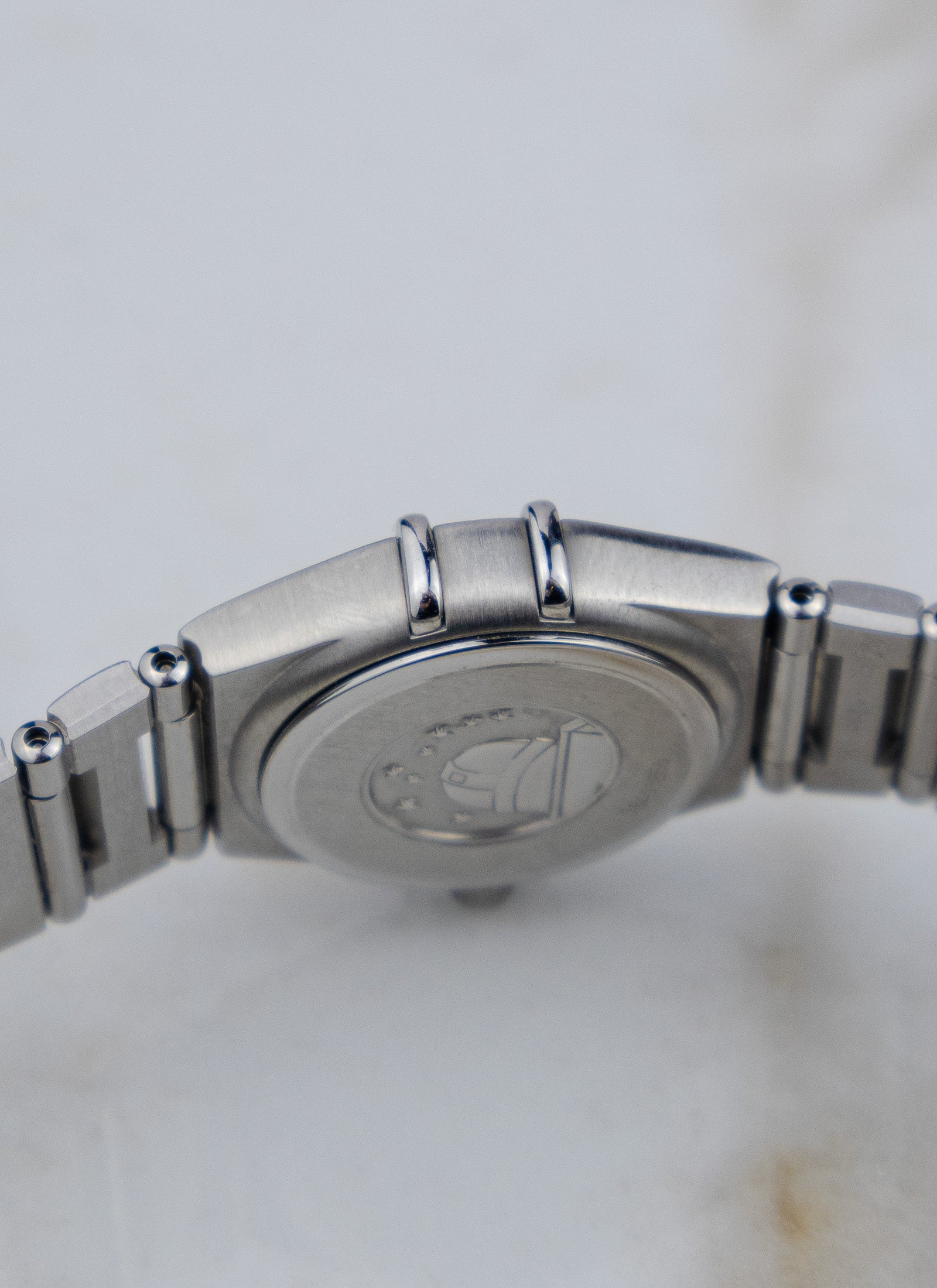 2005 Ladies Omega Constellation Manhattan Blue Mother Of Pearl Diamonds 1466.81 Full Set