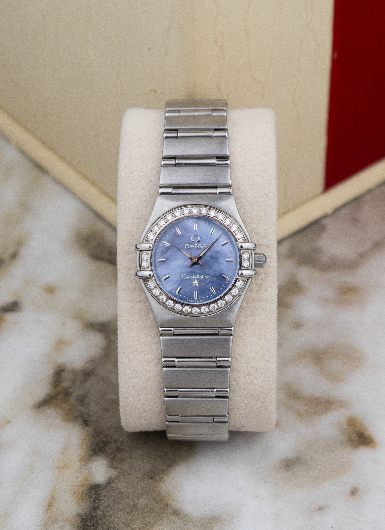 2005 Ladies Omega Constellation Manhattan Blue Mother Of Pearl Diamonds 1466.81 Full Set