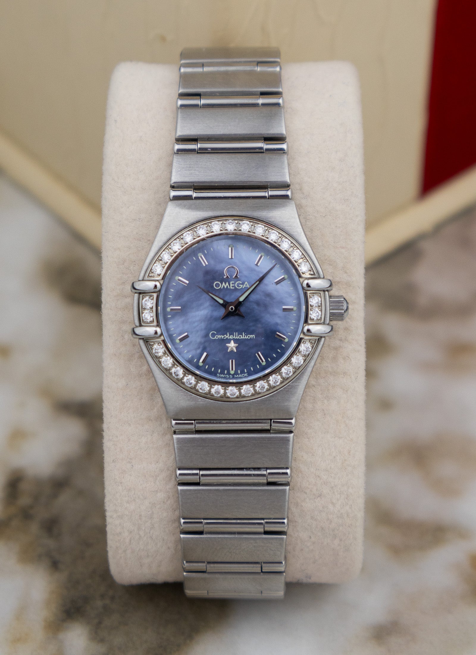 2005 Ladies Omega Constellation Manhattan Blue Mother Of Pearl Diamonds 1466.81 Full Set