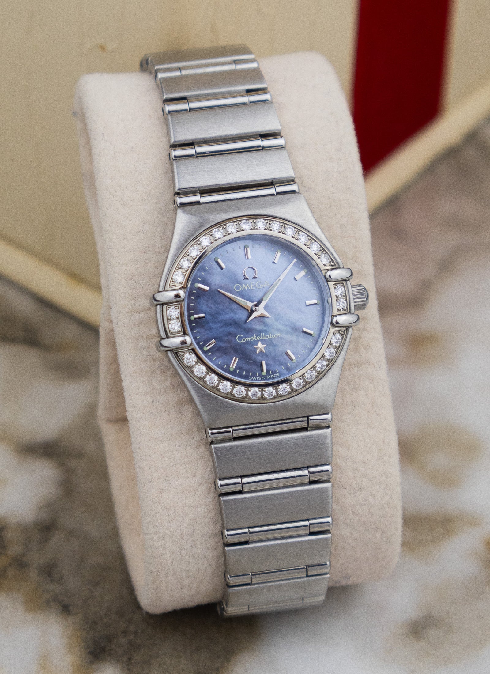 2005 Ladies Omega Constellation Manhattan Blue Mother Of Pearl Diamonds 1466.81 Full Set