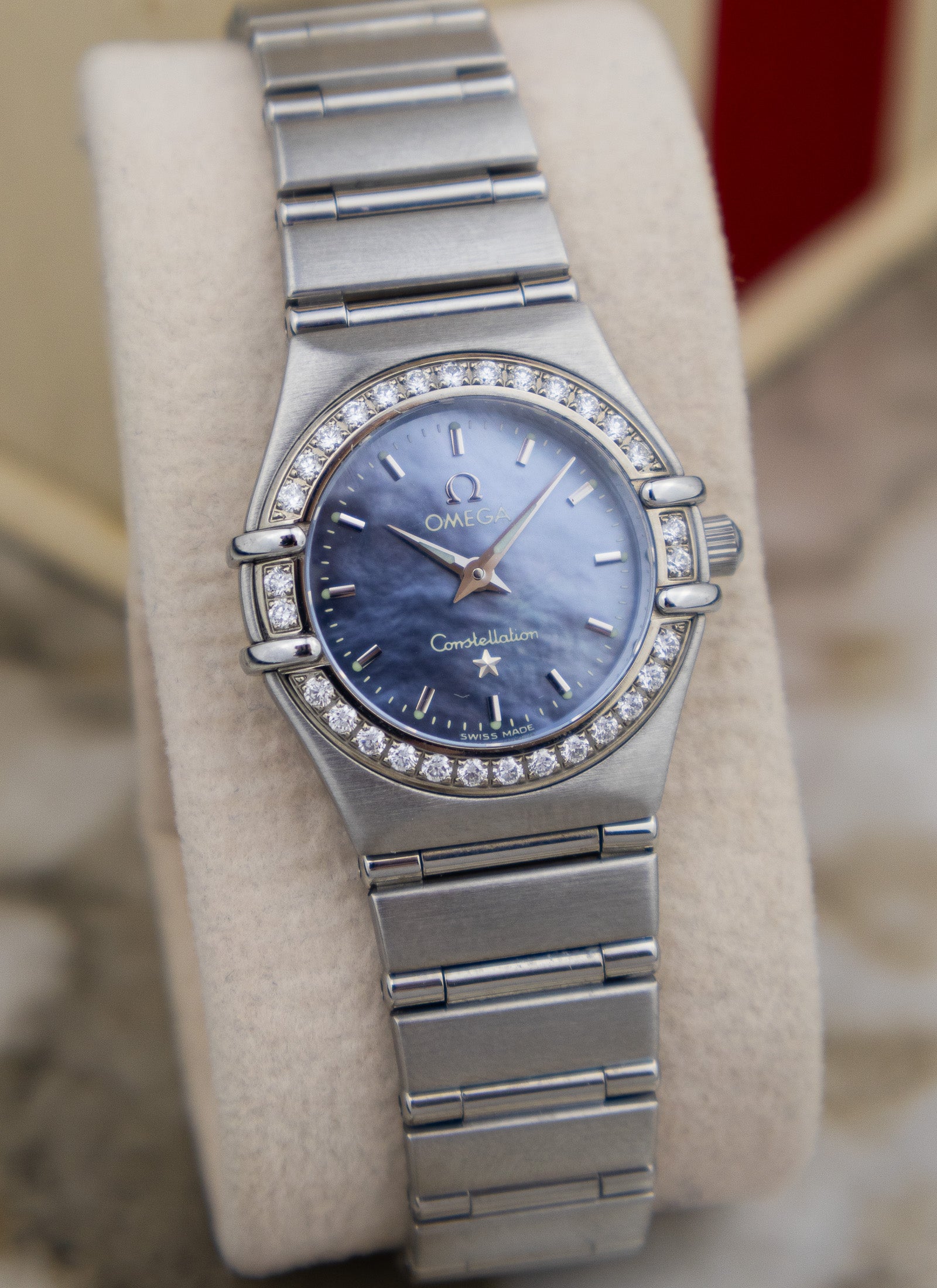 2005 Ladies Omega Constellation Manhattan Blue Mother Of Pearl Diamonds 1466.81 Full Set