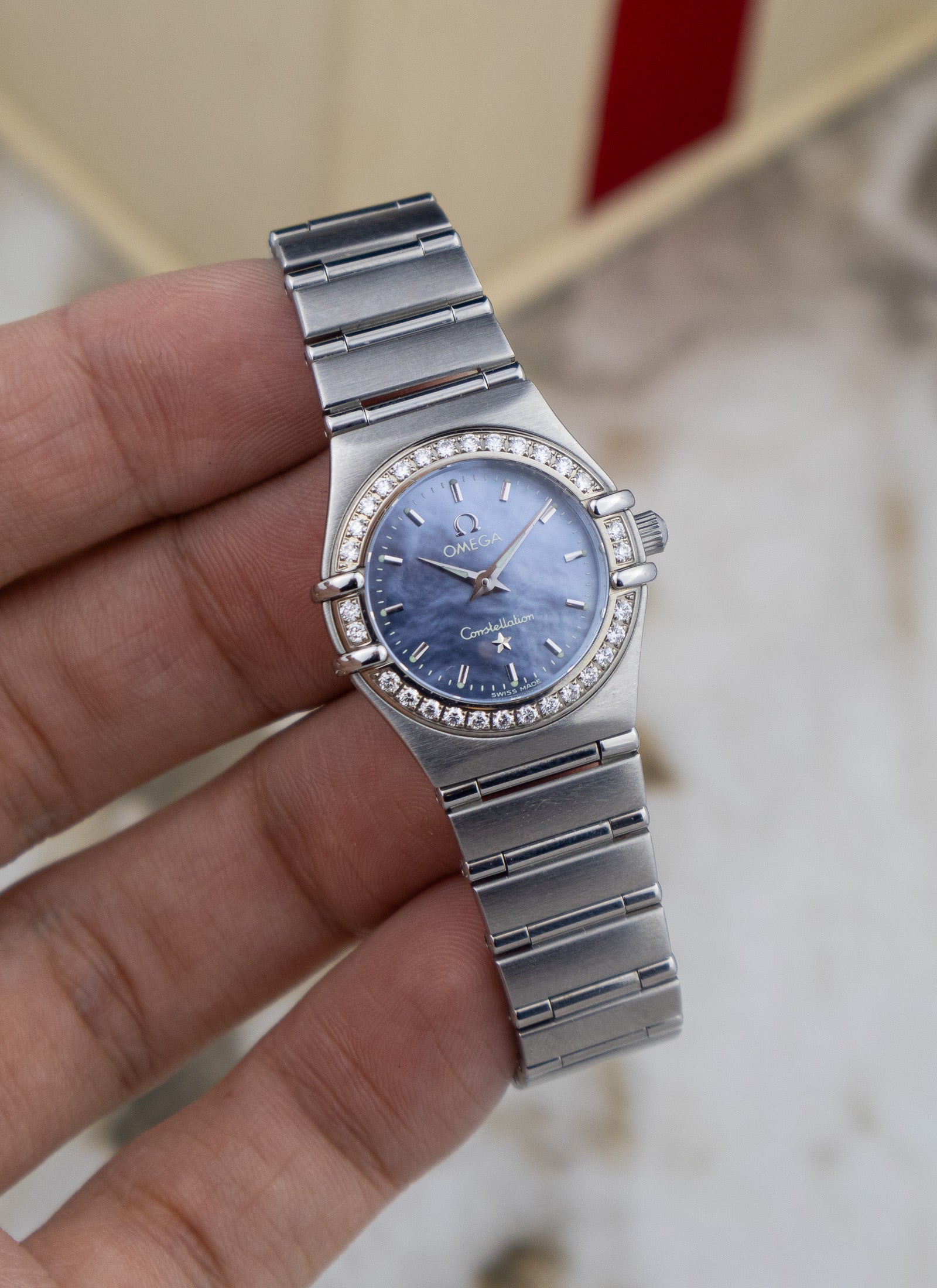 2005 Ladies Omega Constellation Manhattan Blue Mother Of Pearl Diamonds 1466.81 Full Set