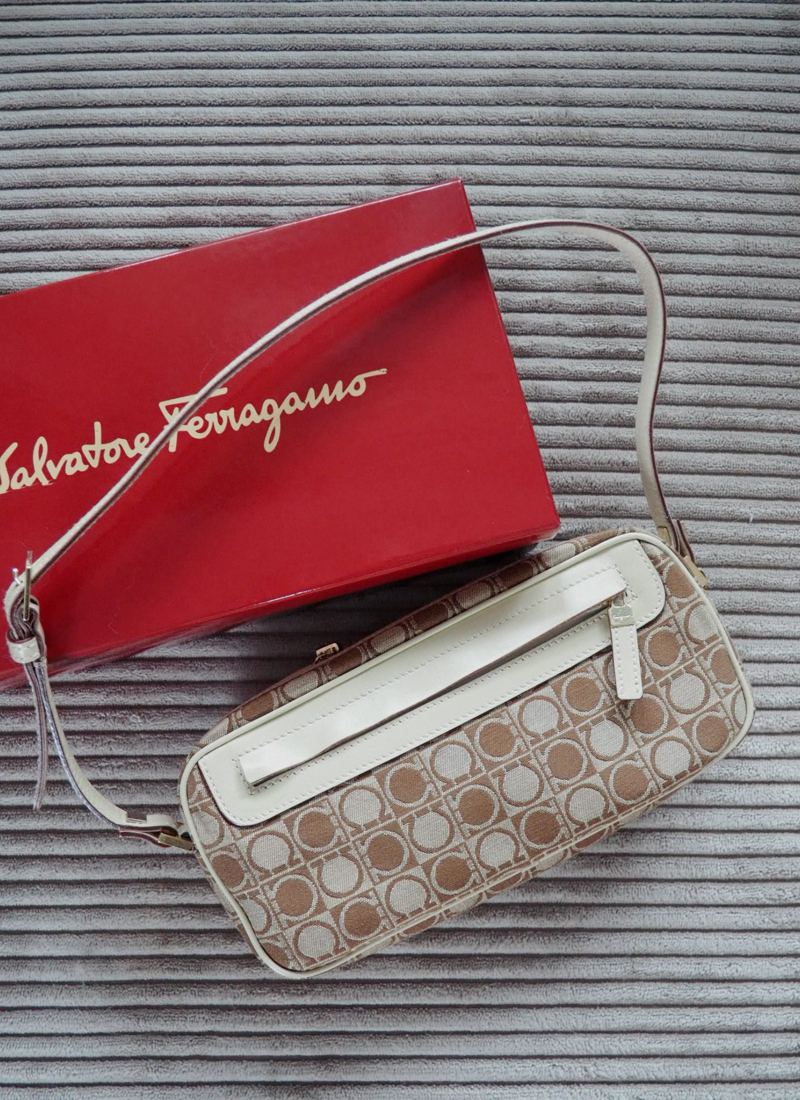 Salvatore Ferragamo - torebka monogram shoulder bag