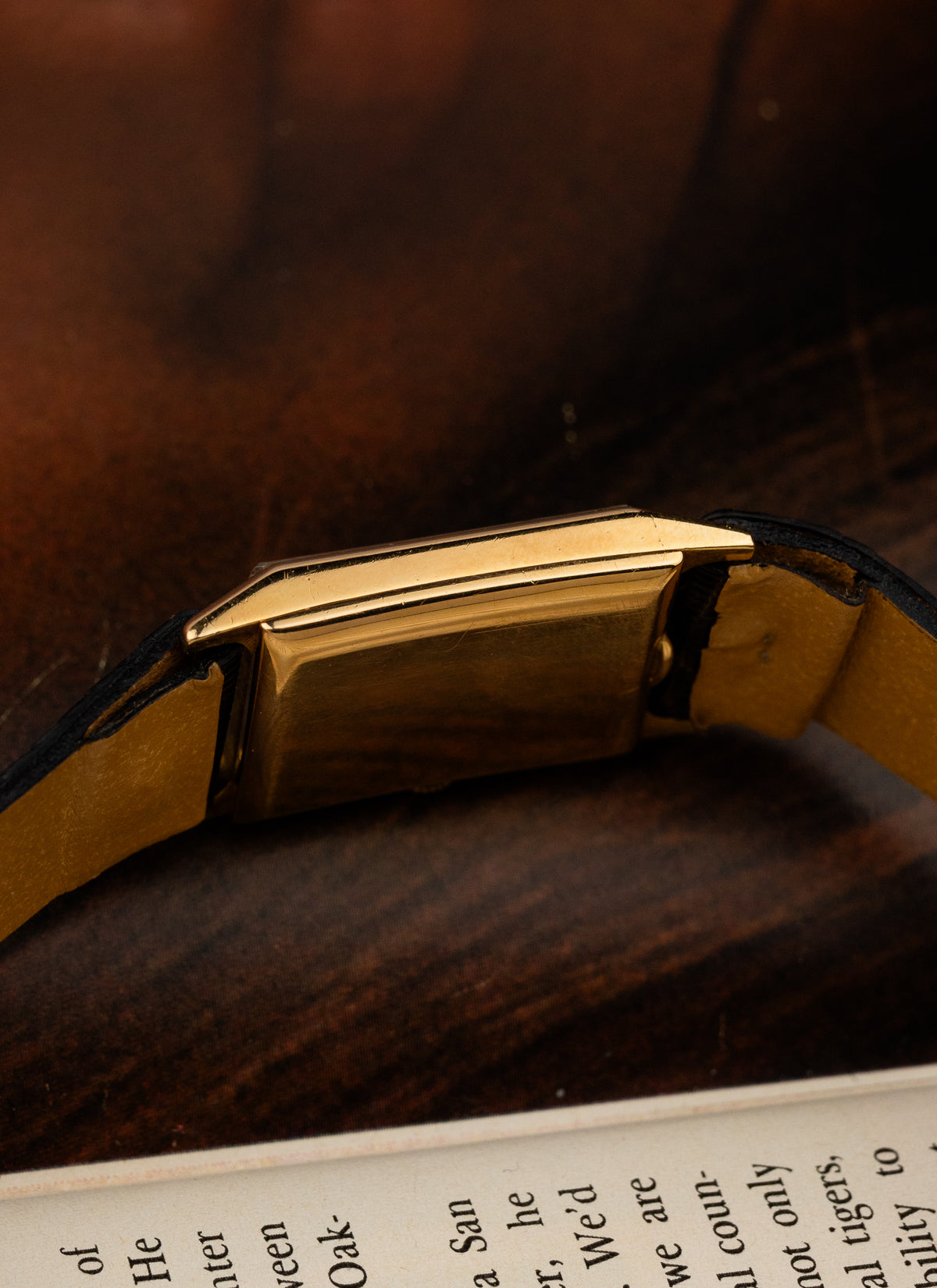 1944 18K Omega Tank Art Déco Fab. Suisse