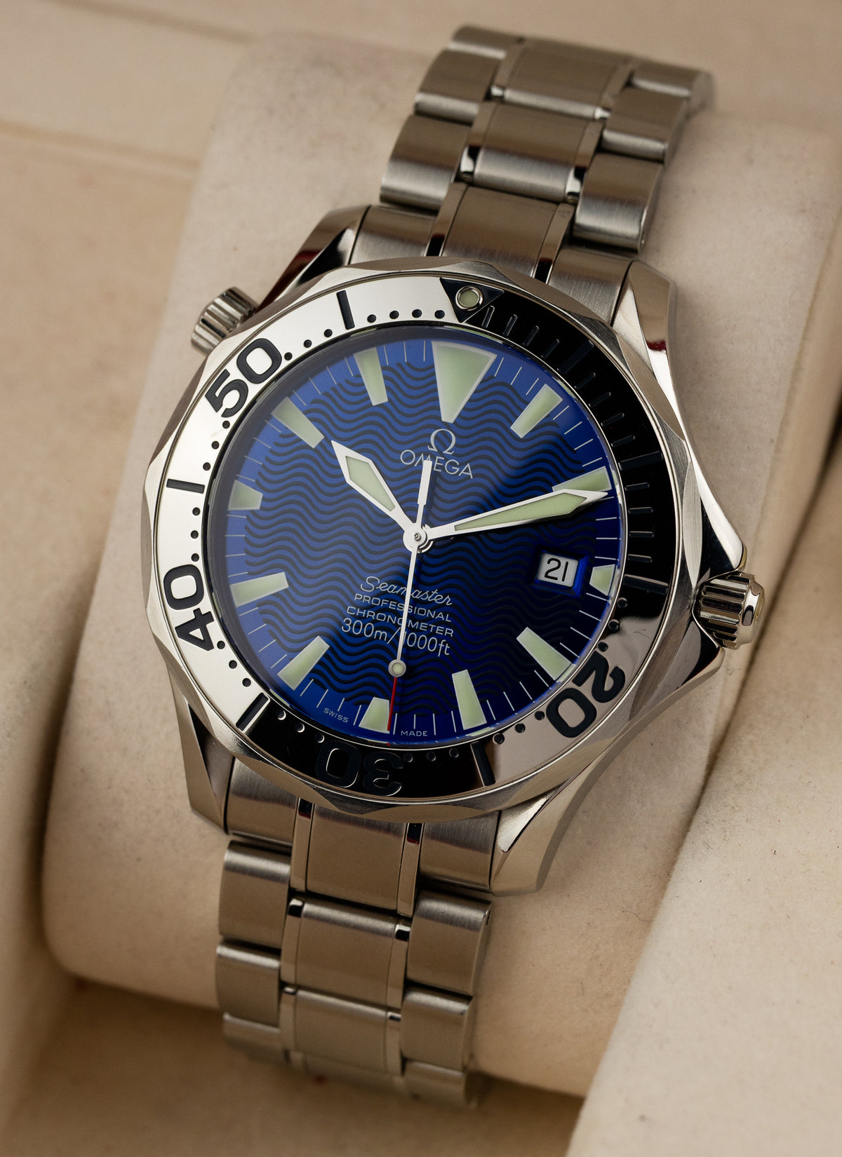 2007 Omega Seamaster 300M Electric Blue 2255.80.00 cal. 1120 Full Set