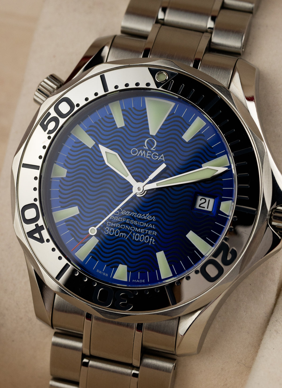 2007 Omega Seamaster 300M Electric Blue 2255.80.00 cal. 1120 Full Set