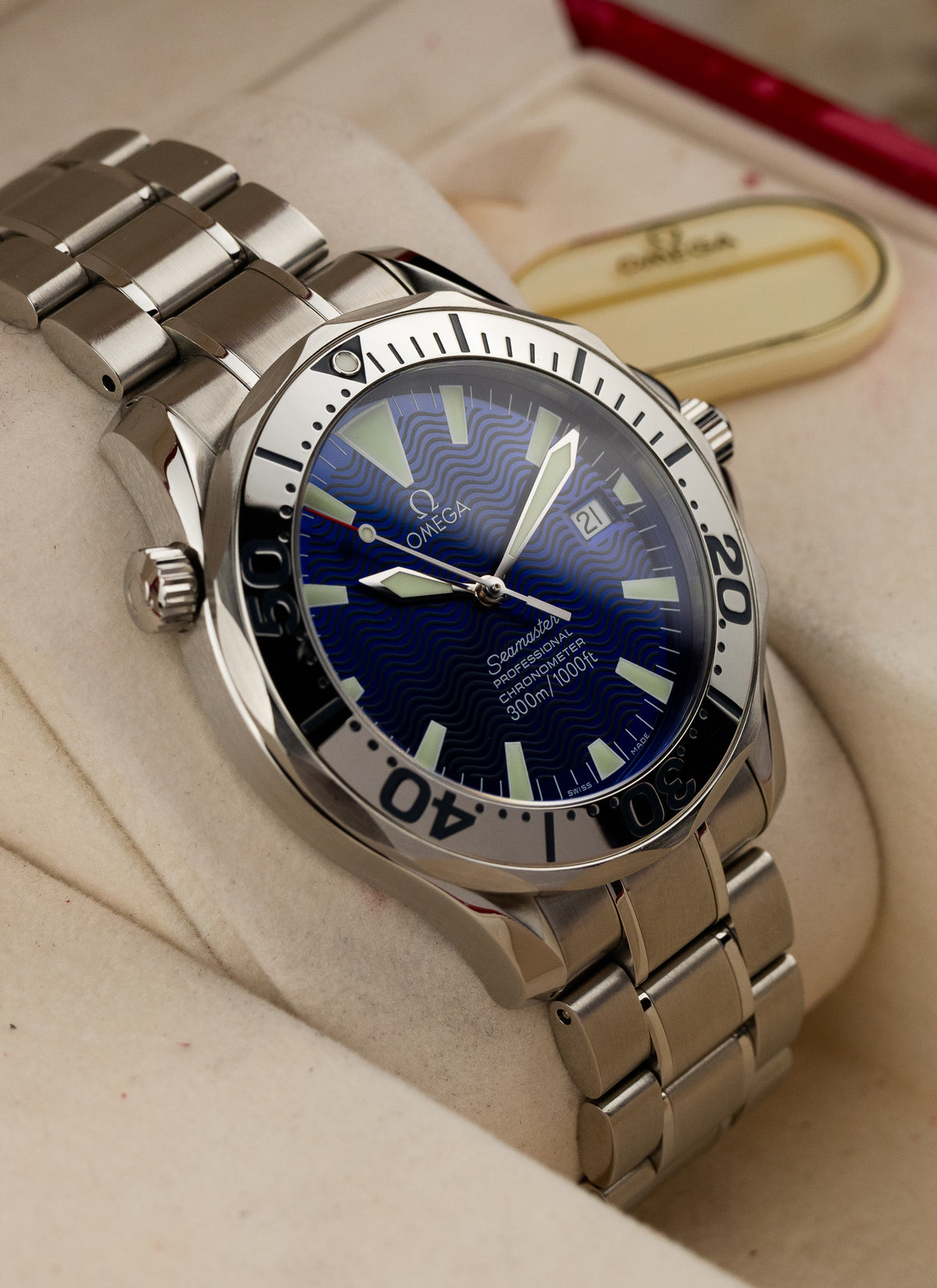 2007 Omega Seamaster 300M Electric Blue 2255.80.00 cal. 1120 Full Set