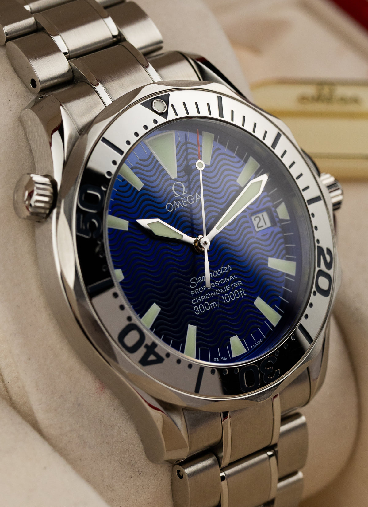 2007 Omega Seamaster 300M Electric Blue 2255.80.00 cal. 1120 Full Set