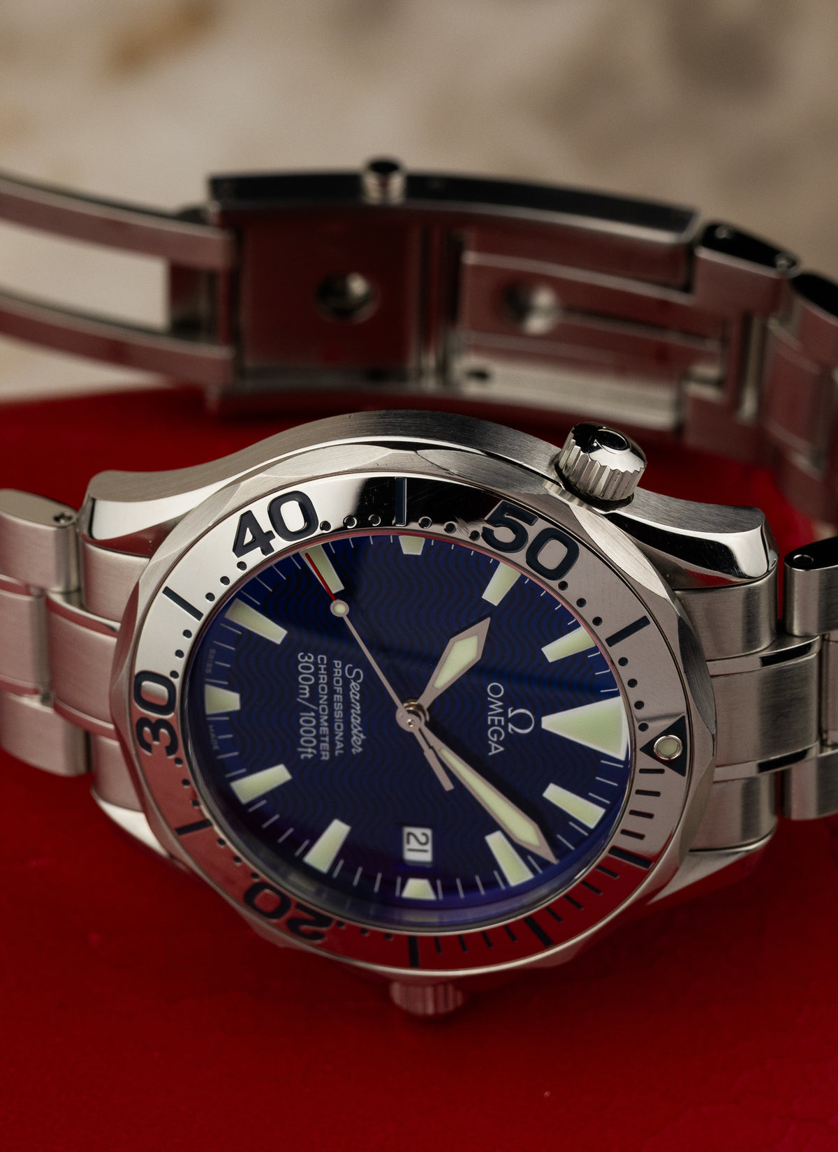 2007 Omega Seamaster 300M Electric Blue 2255.80.00 cal. 1120 Full Set
