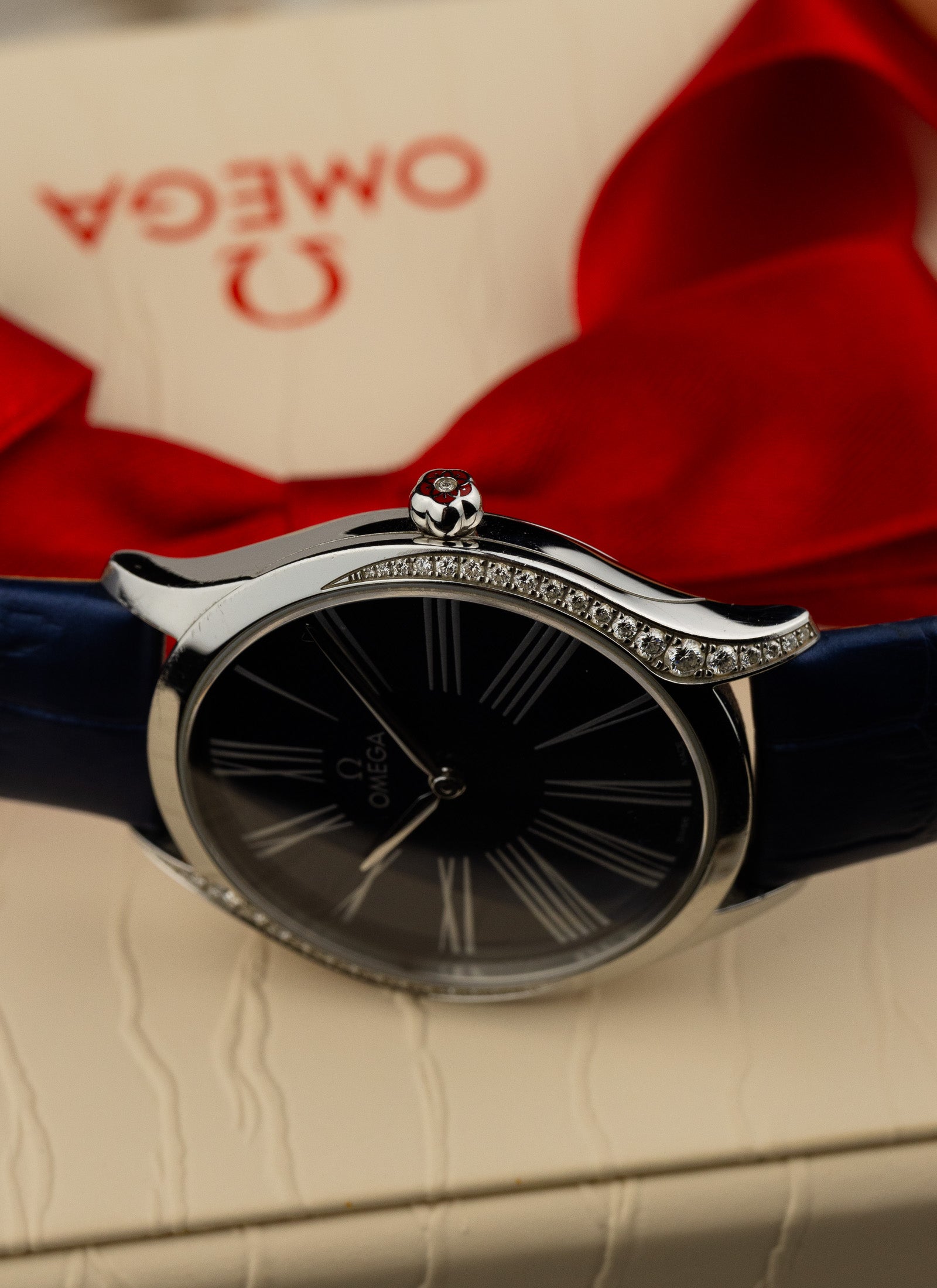 2019 Lady Omega De Ville Trésor Diamonds 428.18.36.60.03.001 cal. 4061 Full Set