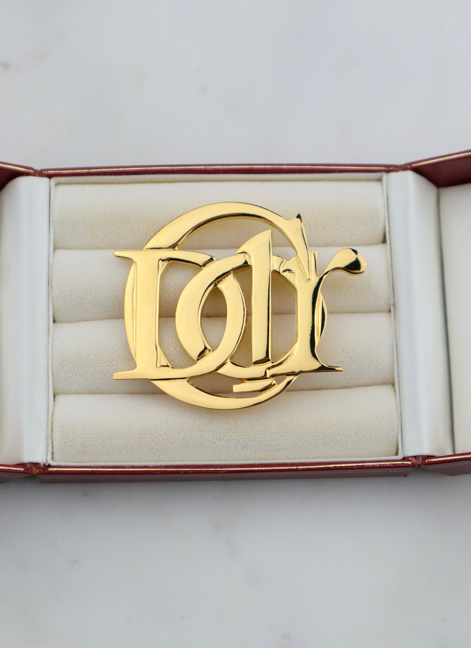 Christian Dior - broszka z monogramem