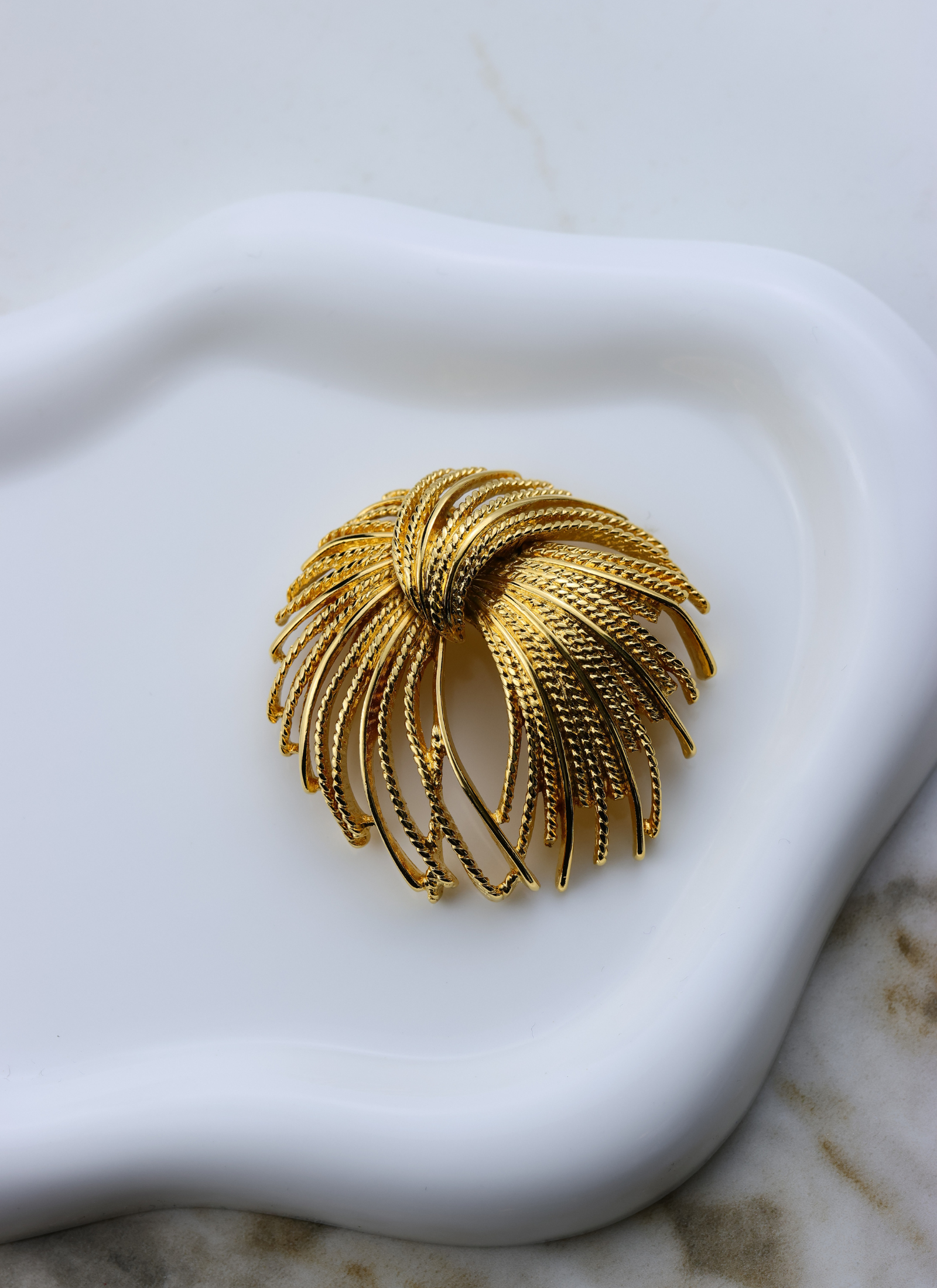 Monet - broszka Cordeliac Swirl