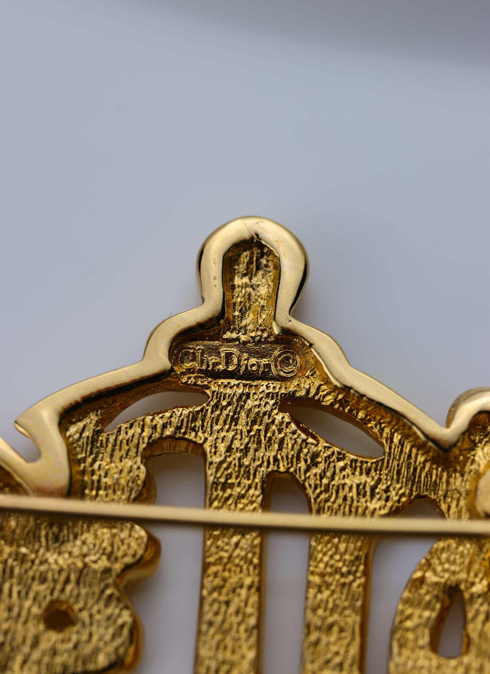 Christian Dior - broszka monogram