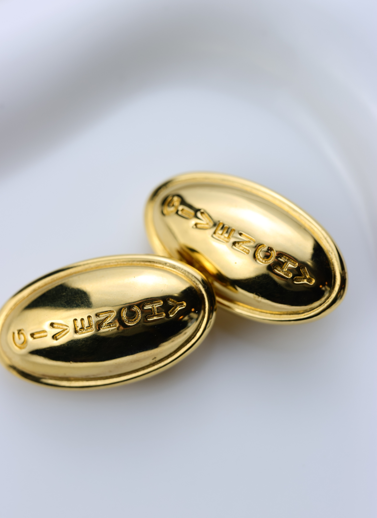 Givenchy - owalne polerowne klipsy vintage