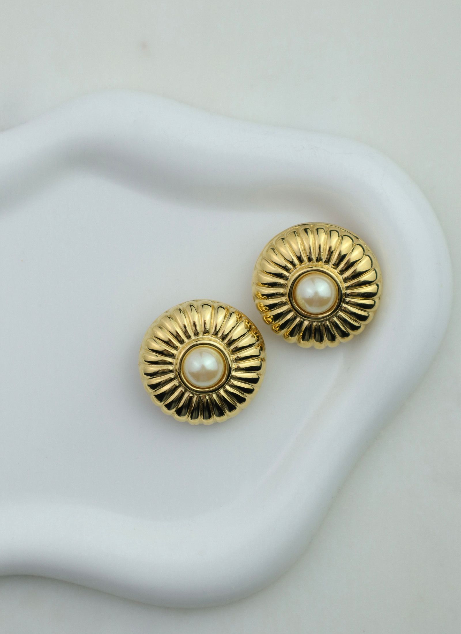 Givenchy - okazałe klipsy z perłą