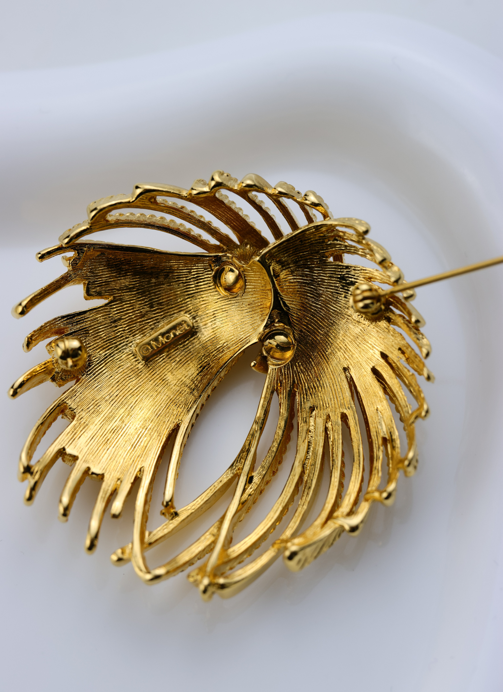 Monet - broszka Cordeliac Swirl