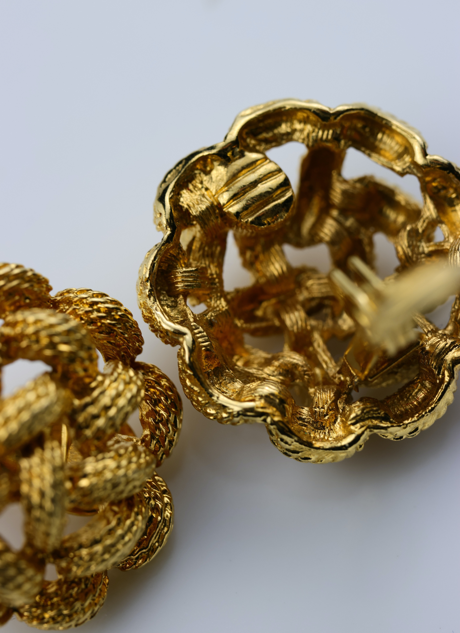 Monet - klipsy vintage plecionka