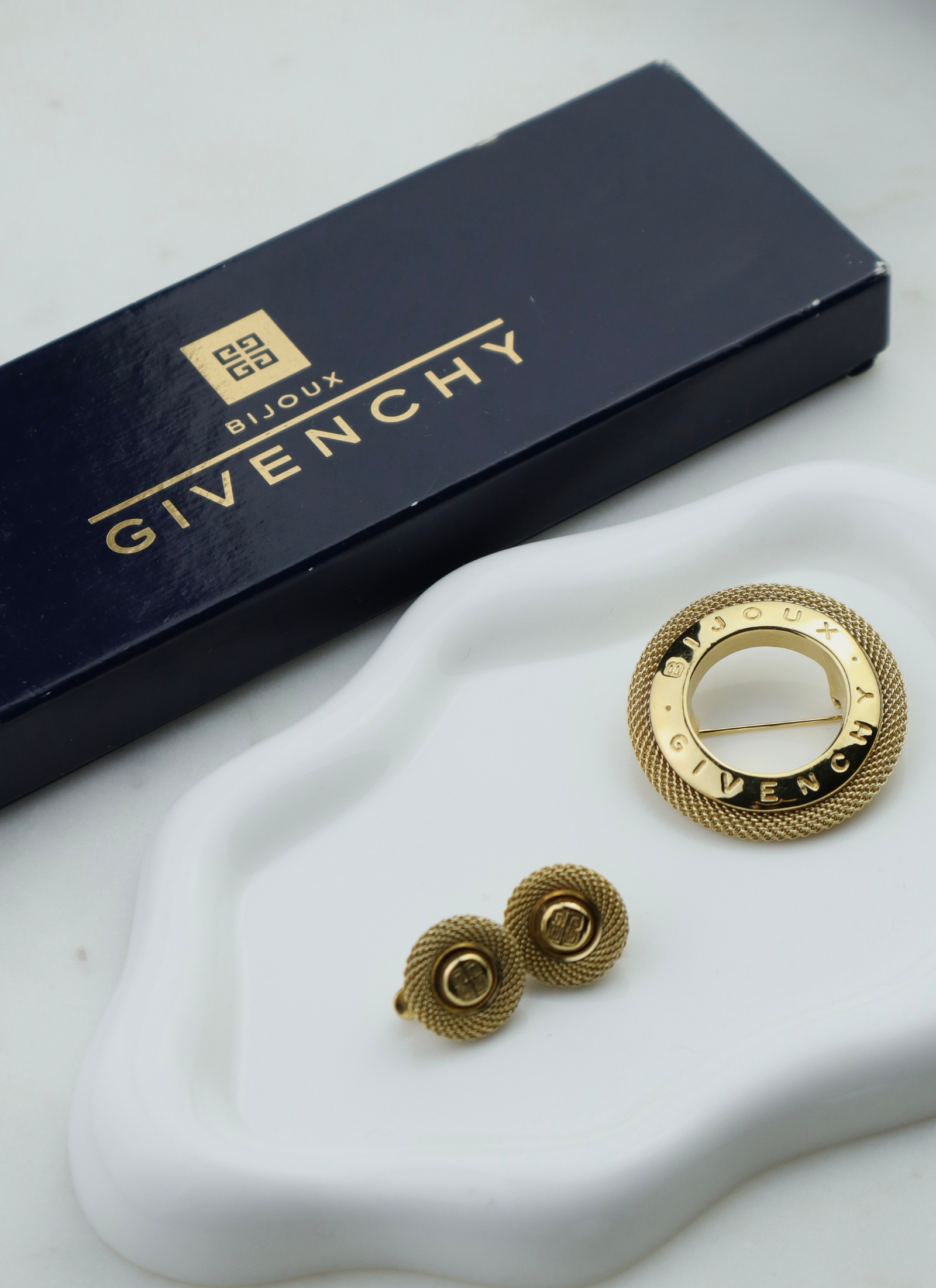 Givenchy – zestaw biżuterii vintage: broszka i klipsy