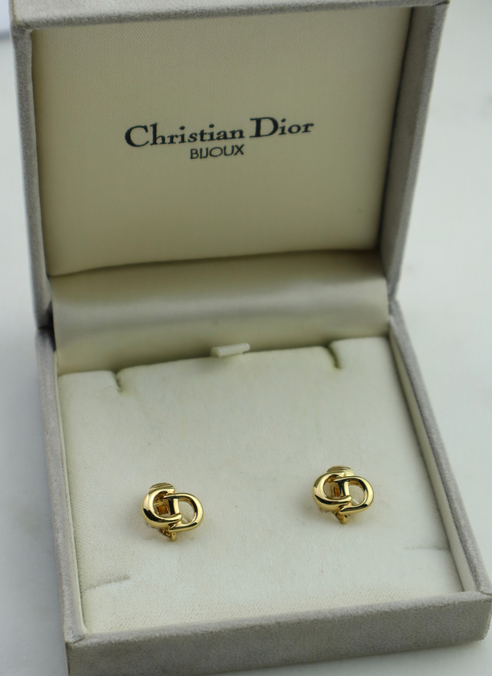 Christian Dior - klipsy klasyczny monogram CD