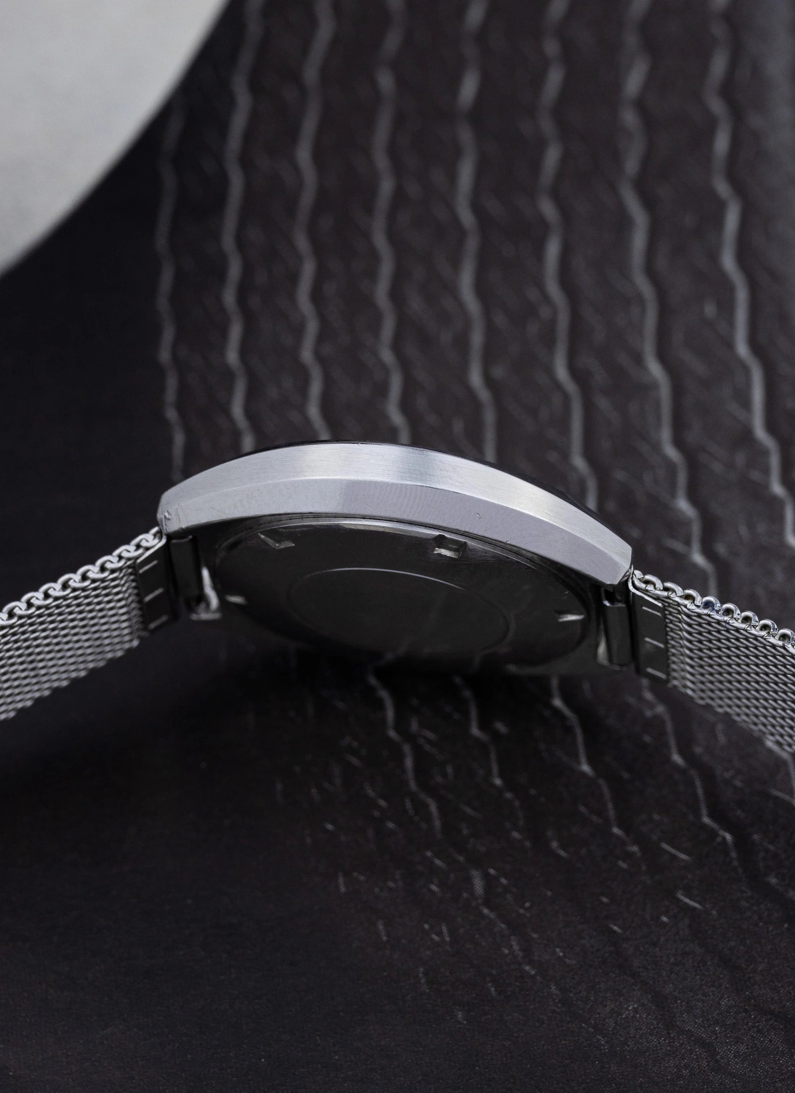 1970s Omega Geneve Navy Dial 166.721 cal. 565