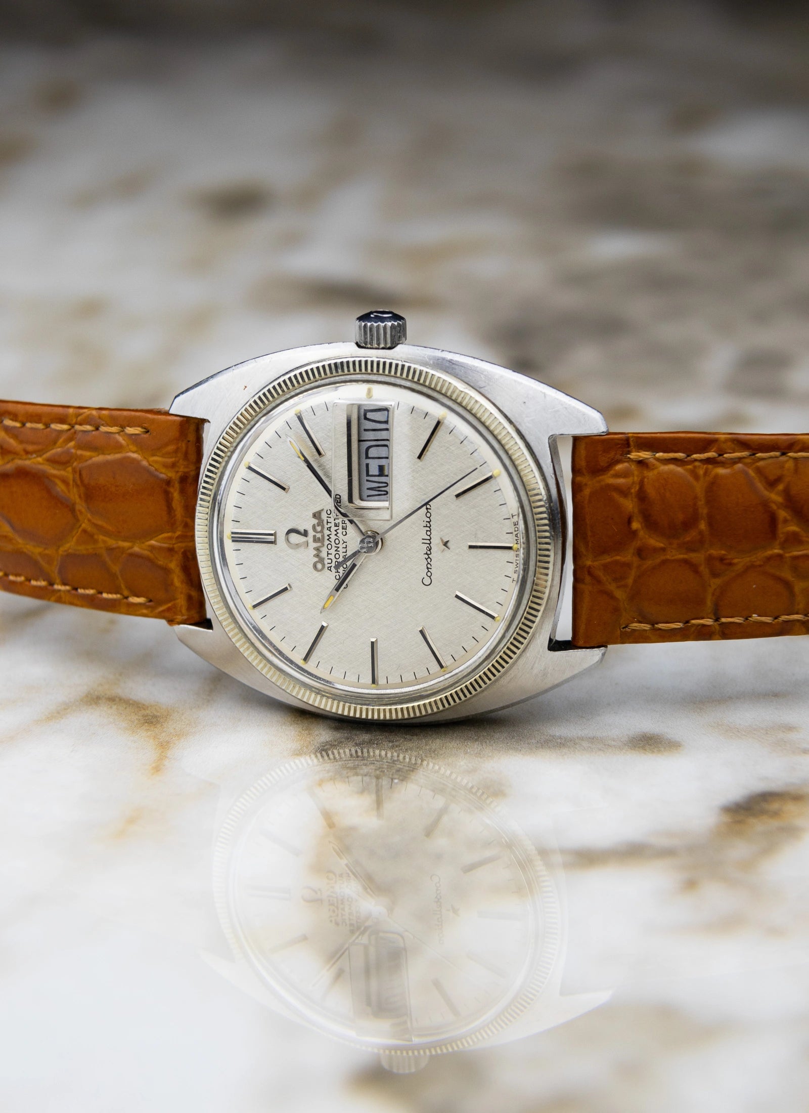 Ca. 1968 Omega Constellation C-shaped 168.029 cal. 751 18K/SS Linen Dial