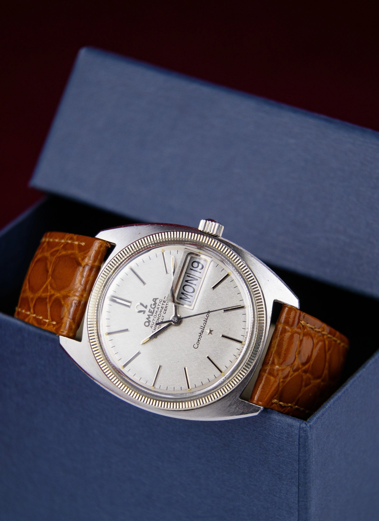 Ca. 1968 Omega Constellation C-shaped 168.029 cal. 751 18K/SS Linen Dial