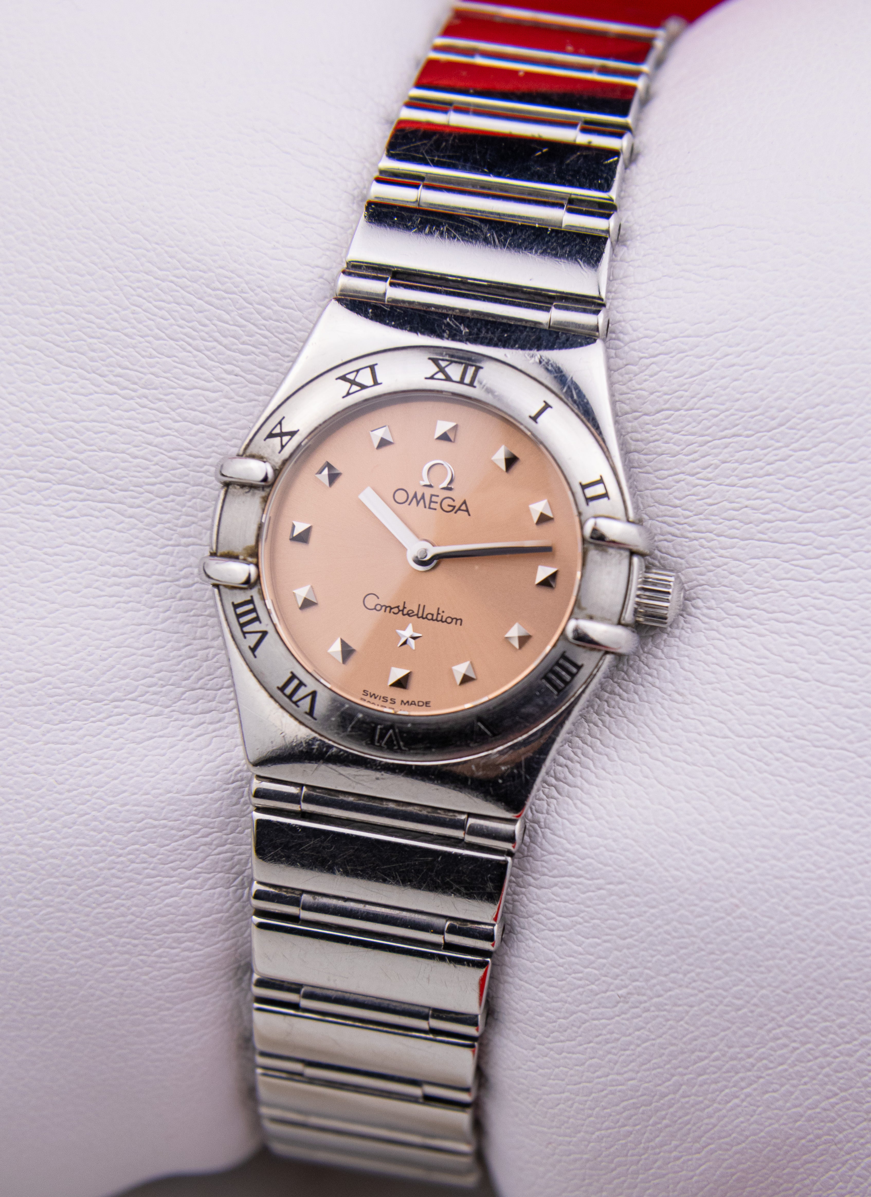 1998 Omega Constellation Manhattan 1561.61 My Choice by Cindy Crawford Salmon Dial