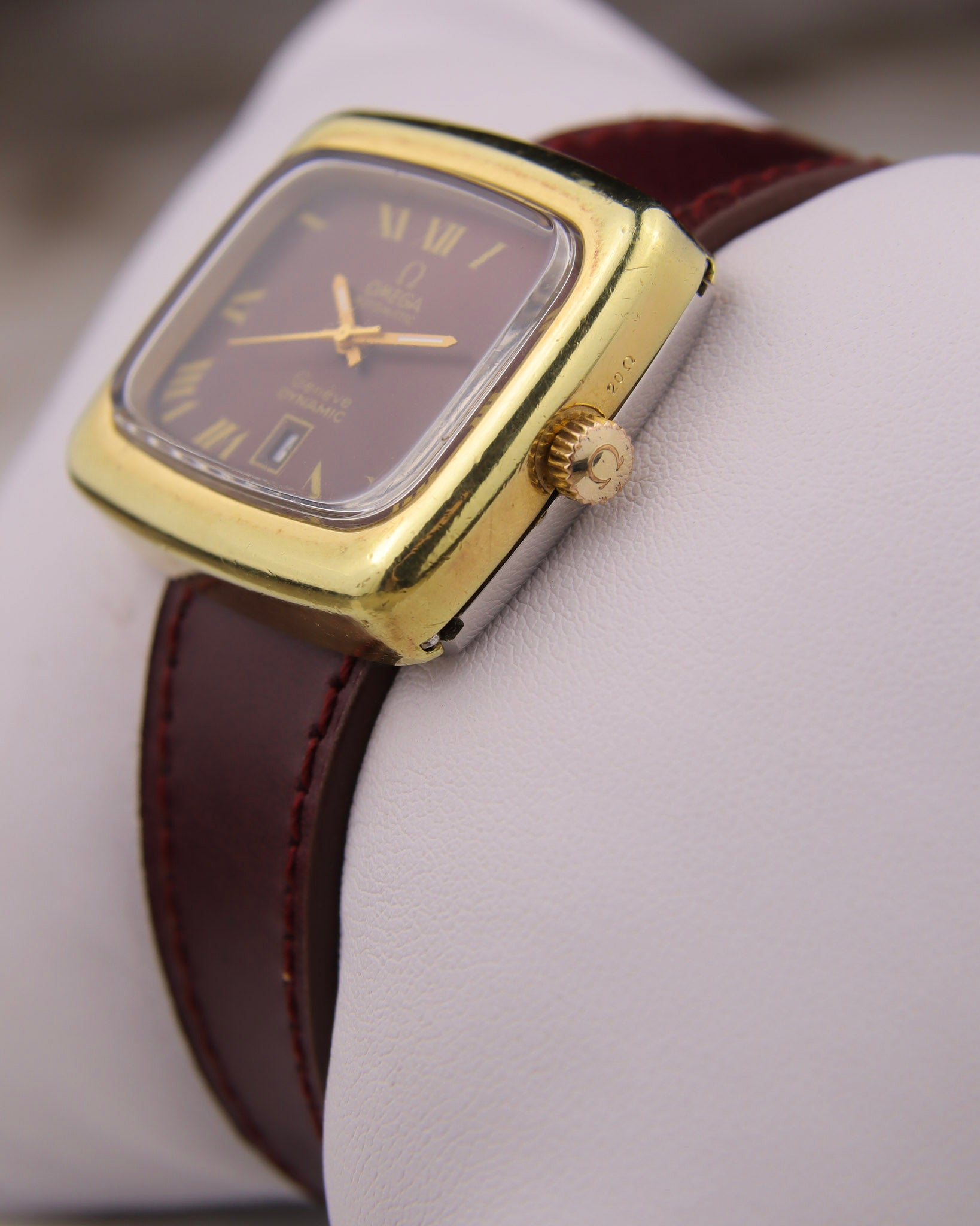 1973 Lady Omega Geneve Dynamic Burgundy 566.072 cal. 684