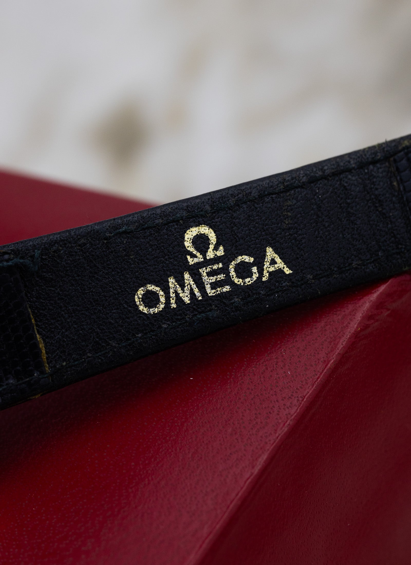 1970 18K Omega Geneve NOS/LNOS 162.9009 cal. 752 Box