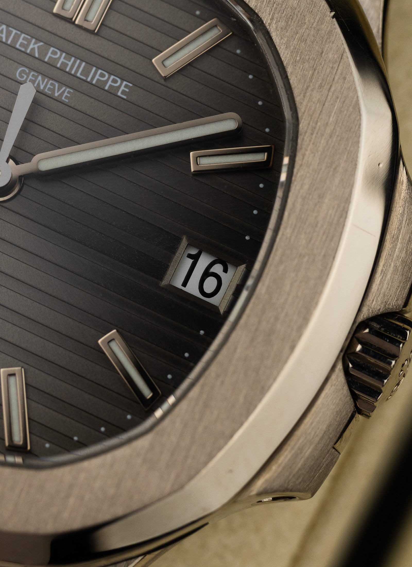 2007 18K Patek Philippe Nautilus 5711G Box & Extract