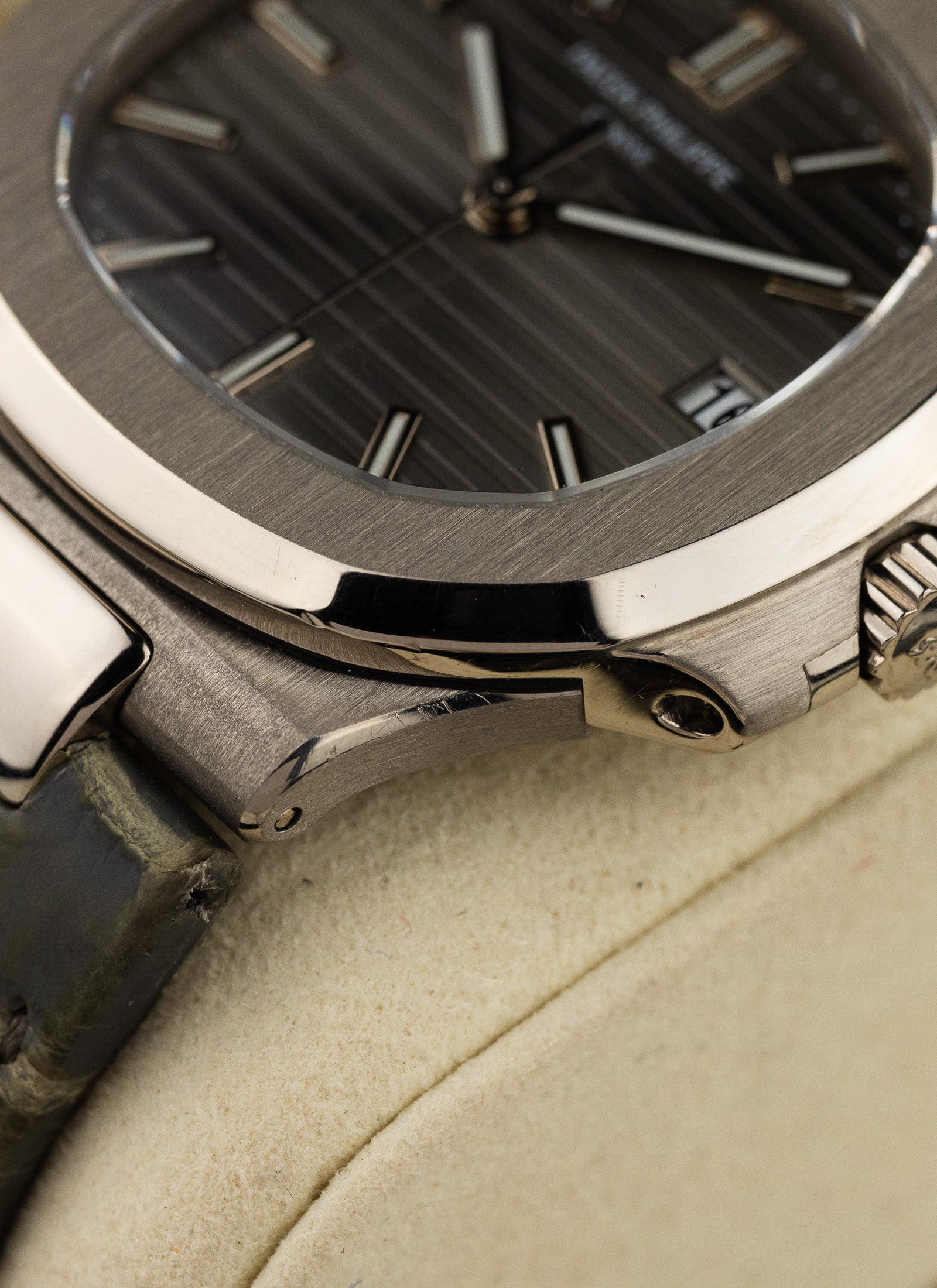 2007 18K Patek Philippe Nautilus 5711G Box & Extract