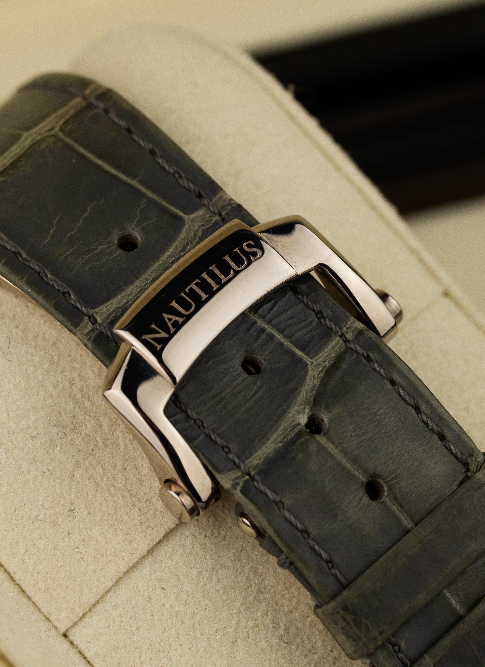 2007 18K Patek Philippe Nautilus 5711G Box & Extract