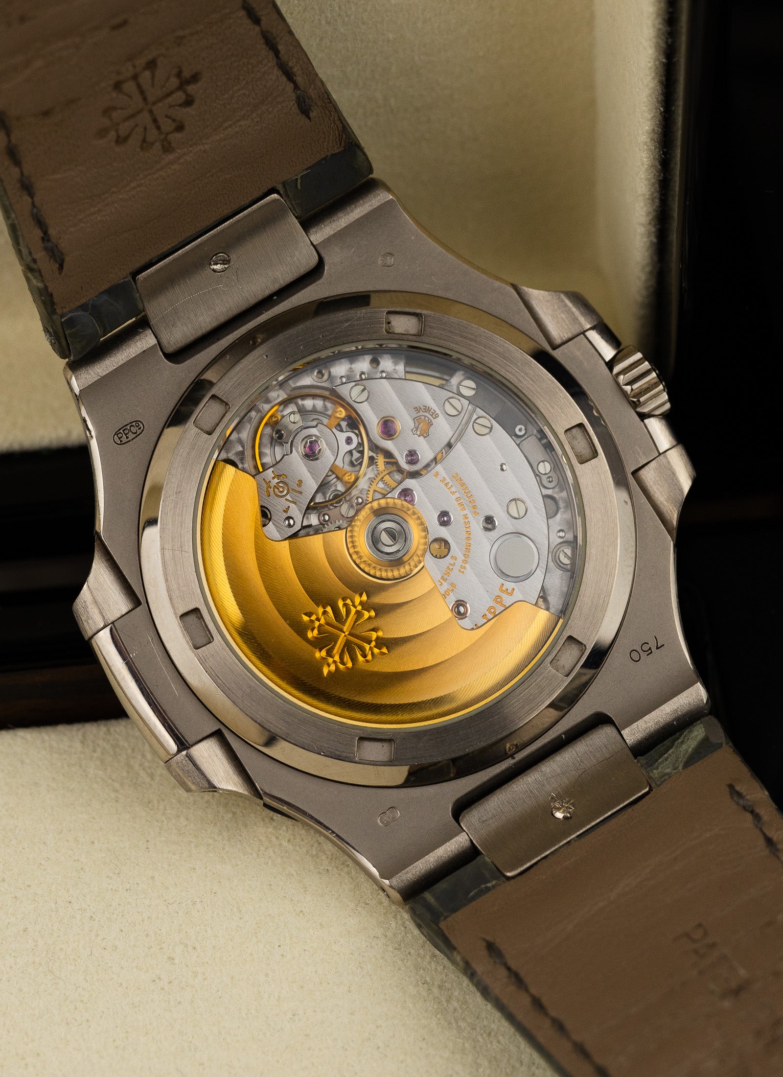 2007 18K Patek Philippe Nautilus 5711G Box & Extract
