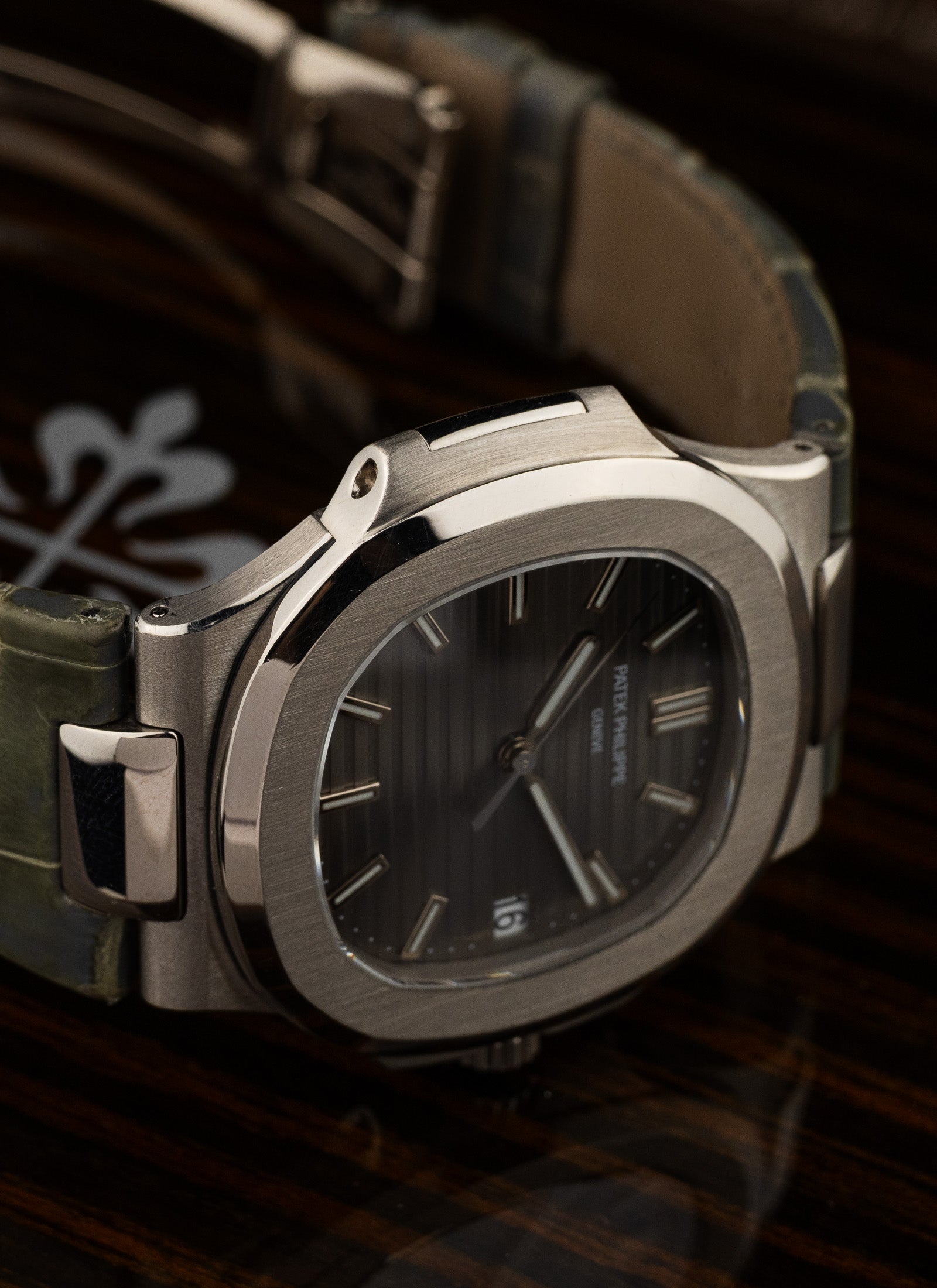 2007 18K Patek Philippe Nautilus 5711G Box & Extract