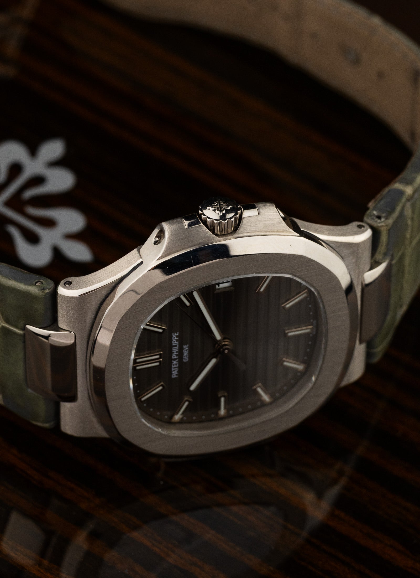 2007 18K Patek Philippe Nautilus 5711G Box & Extract