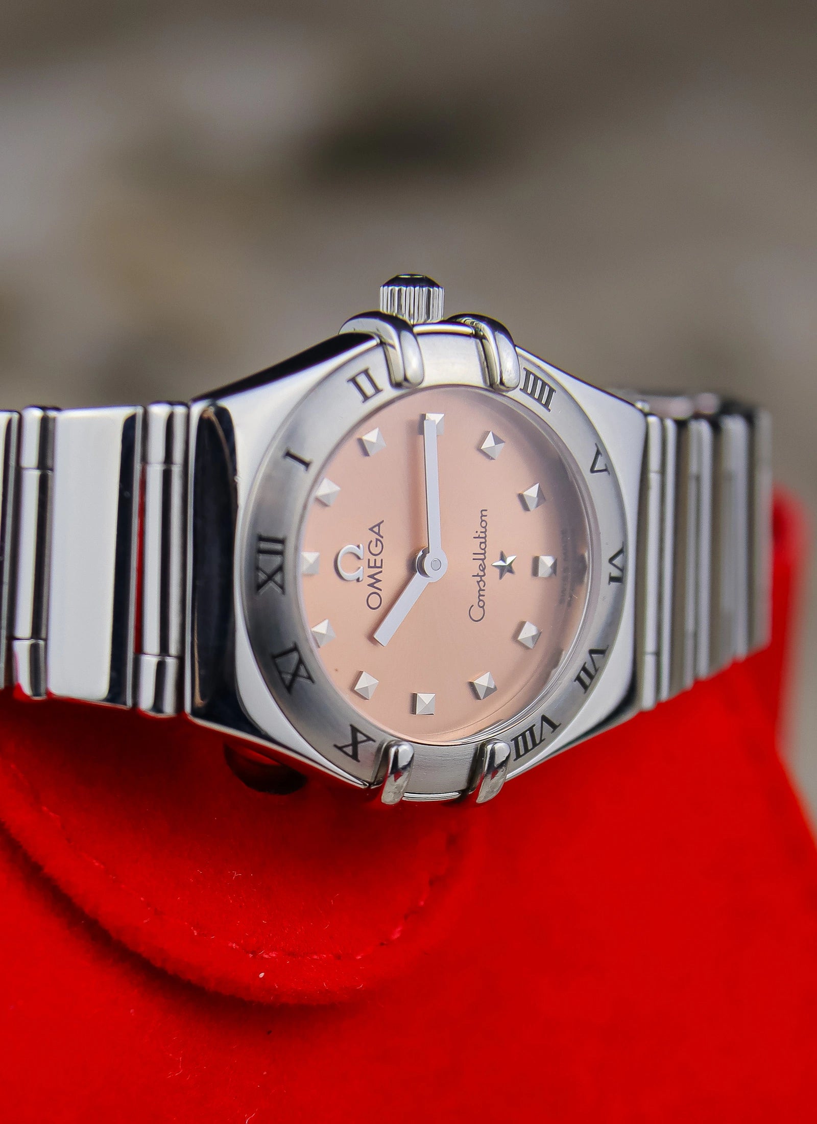 1998 Omega Constellation Manhattan 1561.61 My Choice by Cindy Crawford Salmon Dial