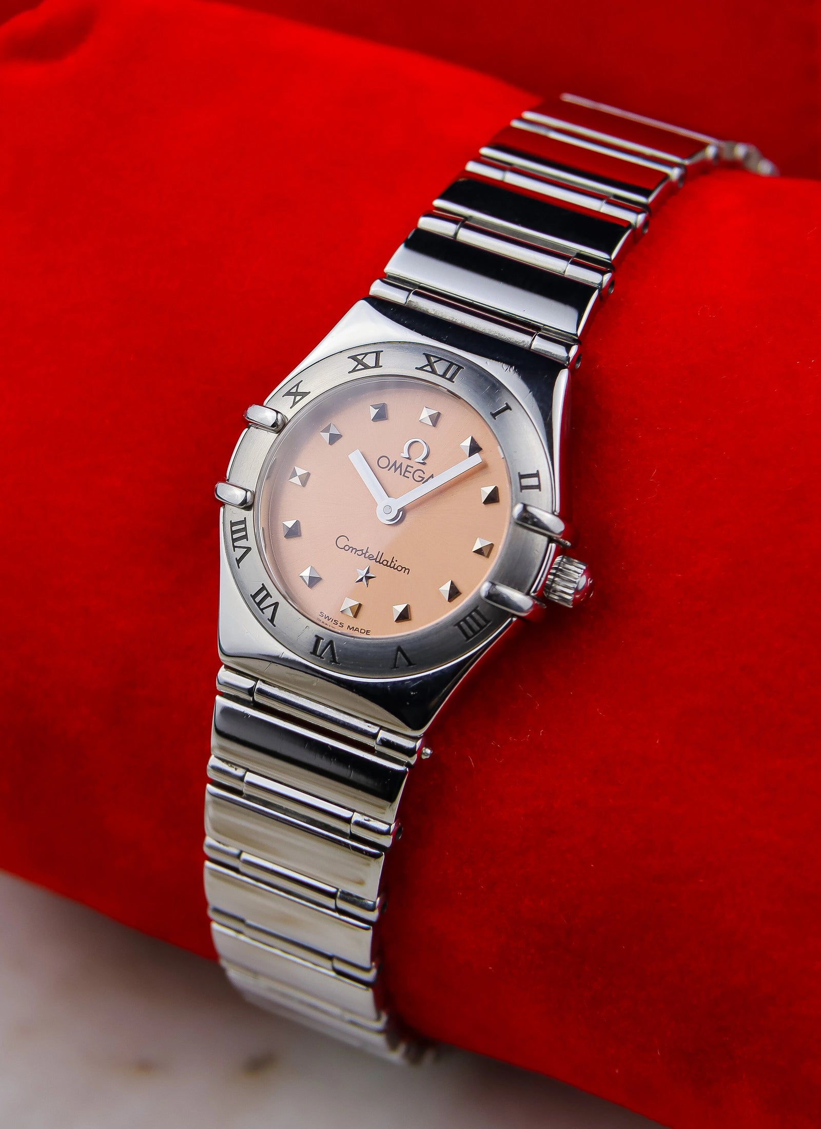 1998 Omega Constellation Manhattan 1561.61 My Choice by Cindy Crawford Salmon Dial