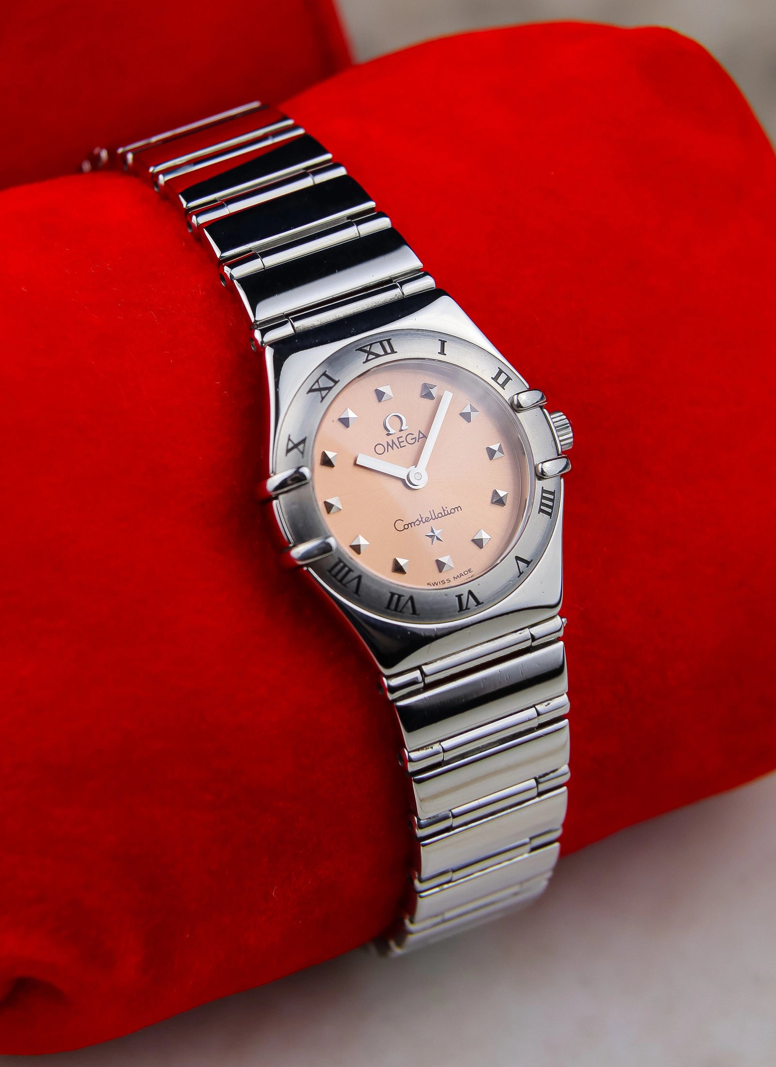 1998 Omega Constellation Manhattan 1561.61 My Choice by Cindy Crawford Salmon Dial