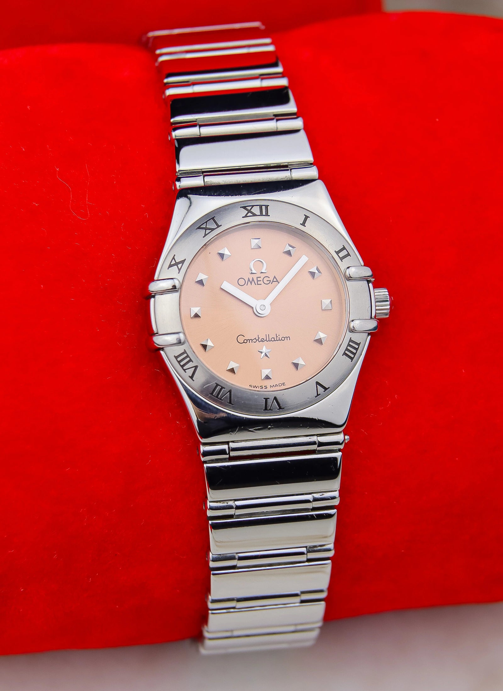 1998 Omega Constellation Manhattan 1561.61 My Choice by Cindy Crawford Salmon Dial